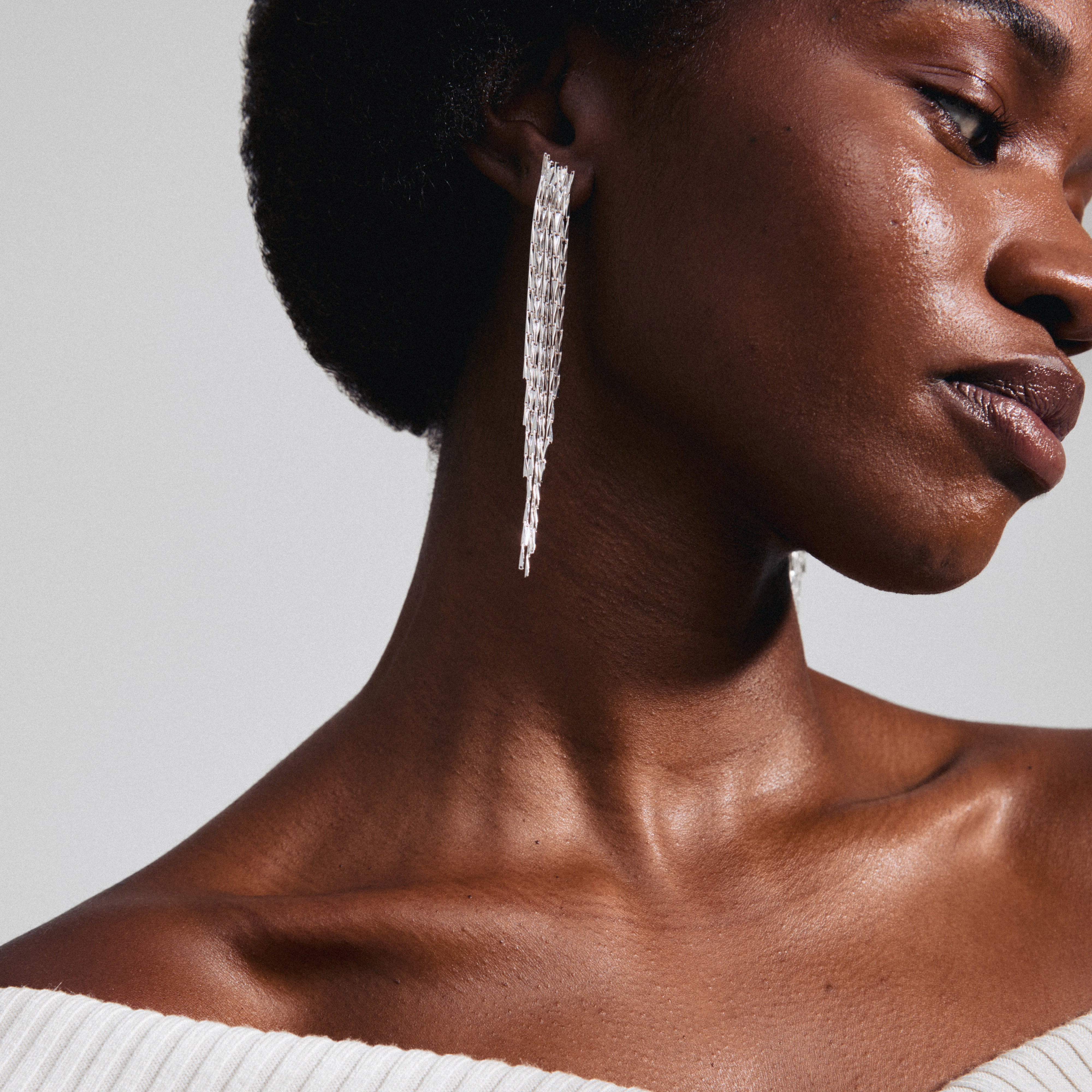 ZENOBIA earrings silver-plated, featuring layered chains with twisted melon seed links, creating a sparkling waterfall effect, perfect for parties.