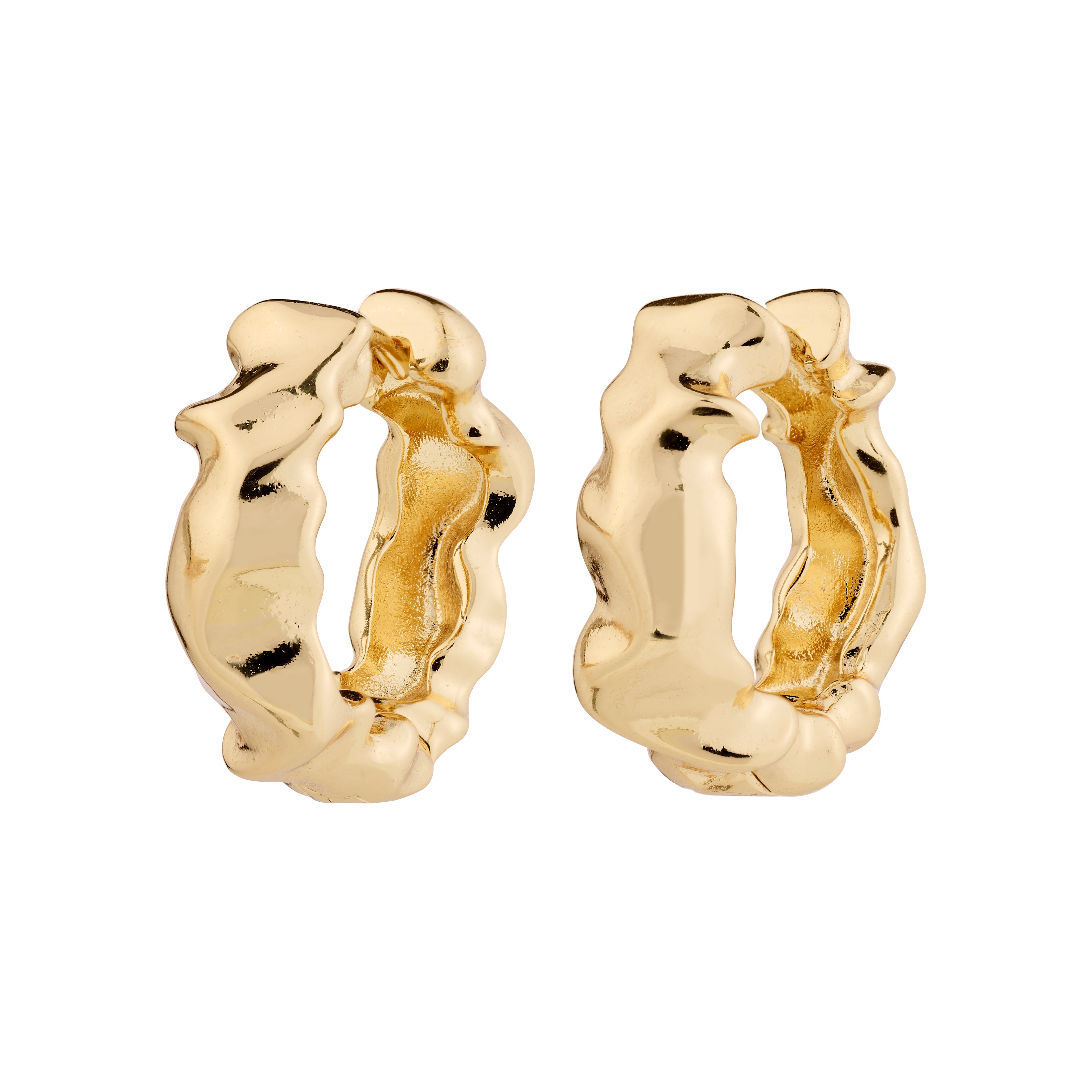 ELLIOT earrings gold-plated: Gold hoop earrings with a wavy design, showcasing expert craftsmanship and recycled materials, perfect for elevating your modern style.
