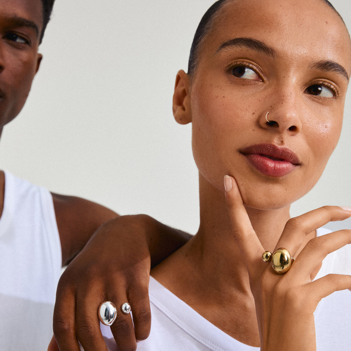 ALVIN ring gold-plated by Pilgrim, featuring a chunky bubble dome design on a woman's finger, showcasing its elegant, light-catching glossy finish.