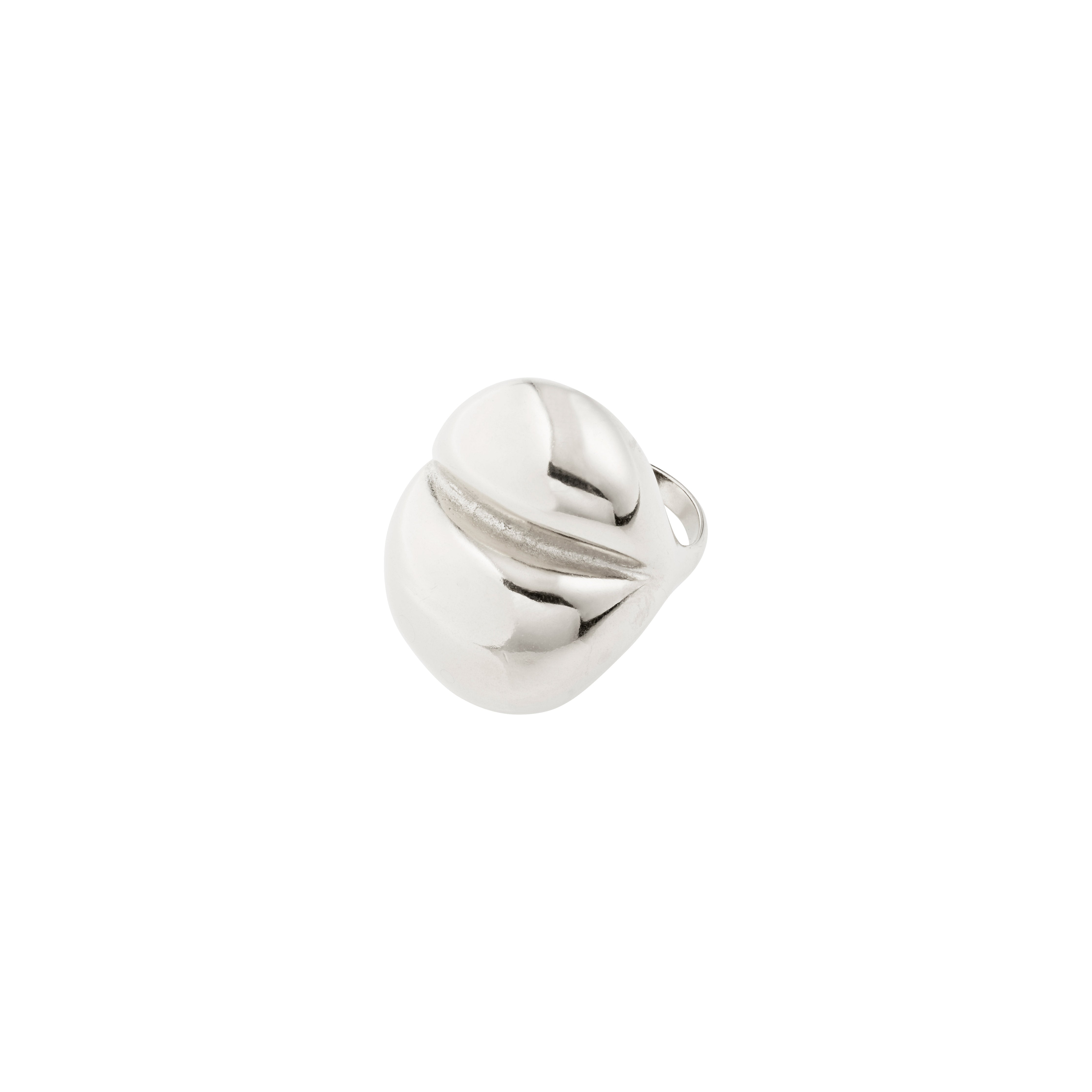 MADDIX ring silver-plated: A bold, sculptural sterling-silver ring featuring overlapping bulbous petal shapes, offering an artistic, statement style and adjustable fit.