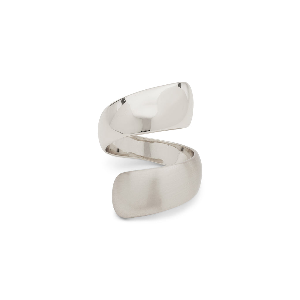Silver ALMA ring, silver-plated, twines twice around the finger with alternating shiny and matte textures, embodying determination and style.