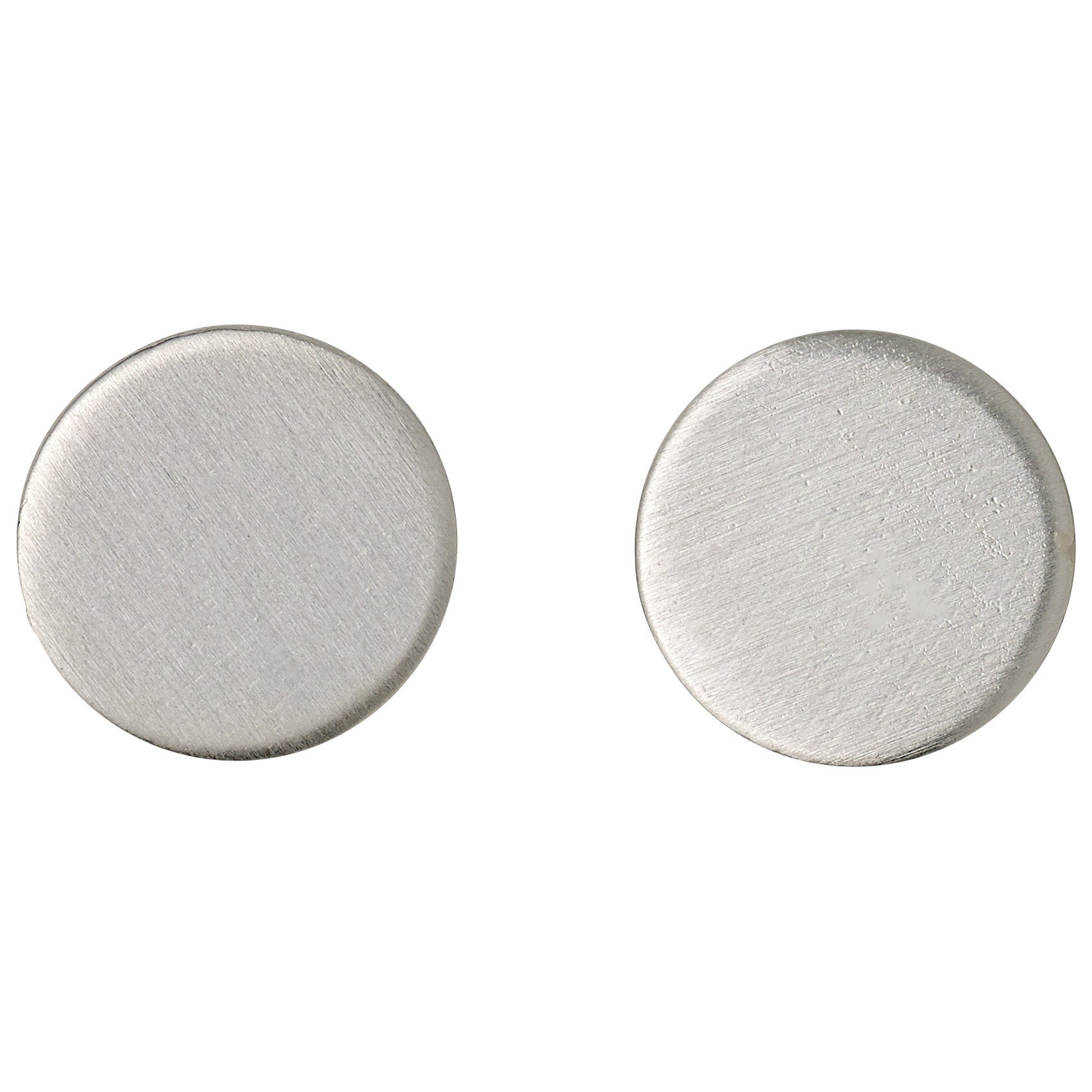 WYNONNA earstuds silver-plated, featuring a matte finish and solid circle design, perfect for standalone wear or creating a mismatched look with other earrings.