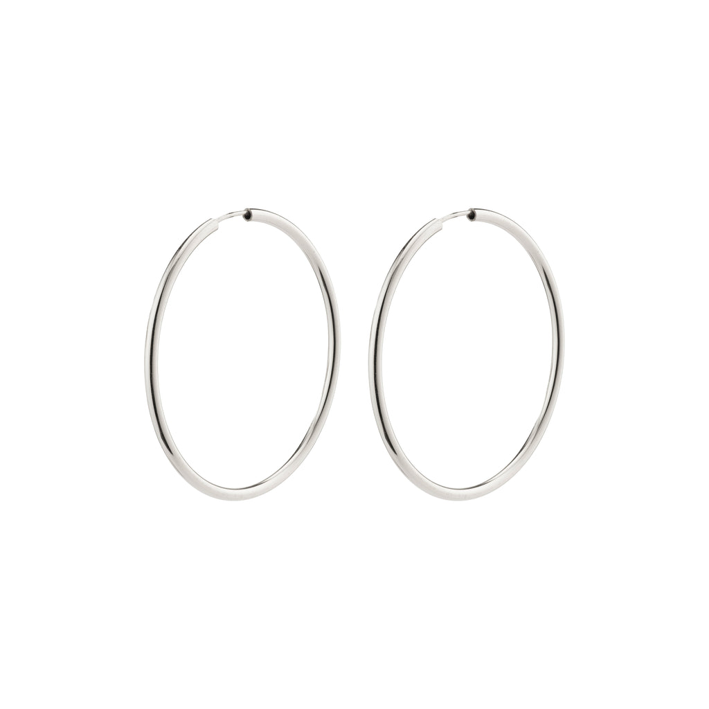 APRIL medium-size hoop earrings, silver-plated, with a 40 mm diameter. Ideal for versatile styling, crafted from 99% recycled materials.
