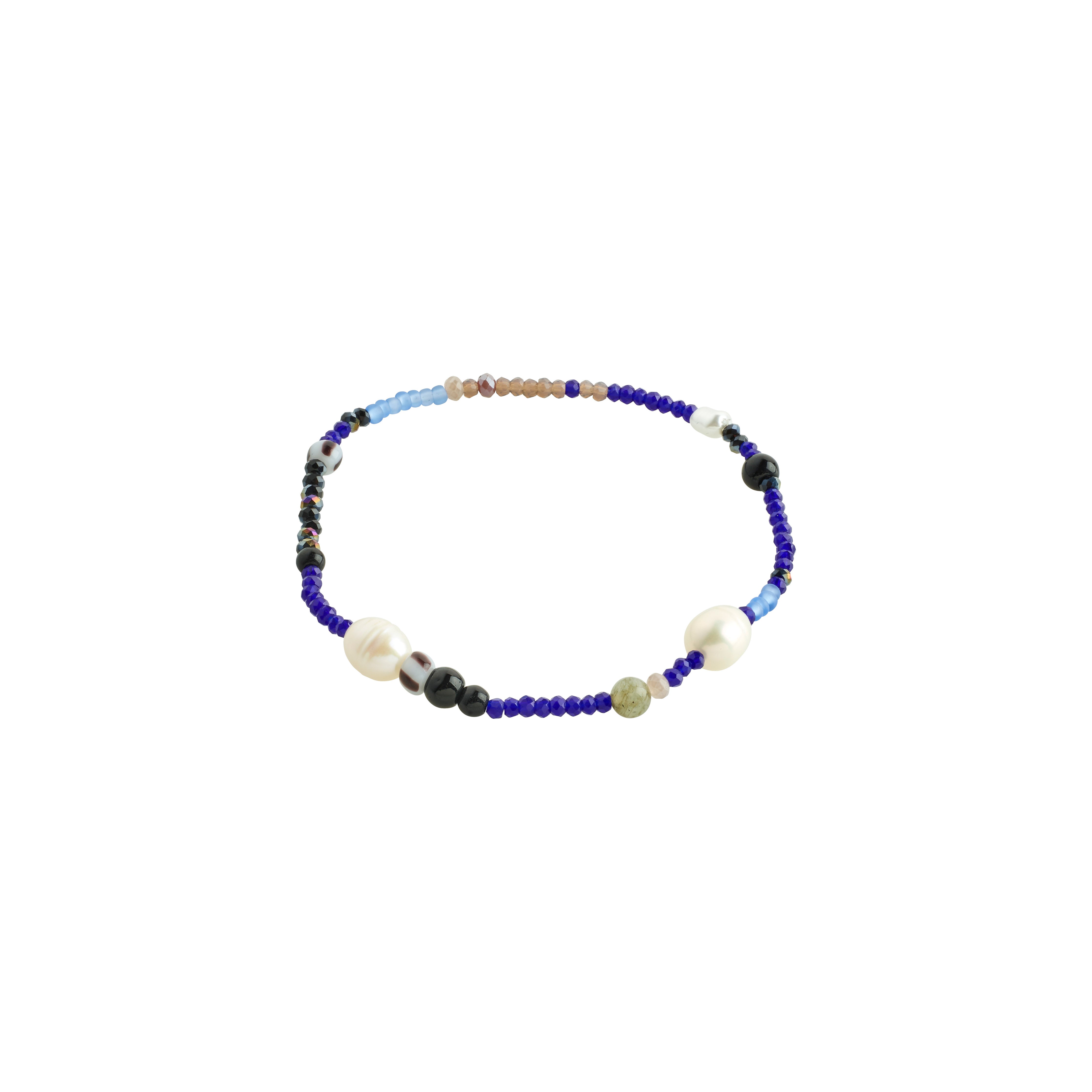 INDIANA bracelet blue featuring genuine freshwater pearls and labradorite, accented with blue glass beads, offering an organic, stackable style.