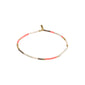 ALISON bracelet rose features glass beads in rose and grey with a gold clasp, perfect for stacking and embodying a boho-inspired style.
