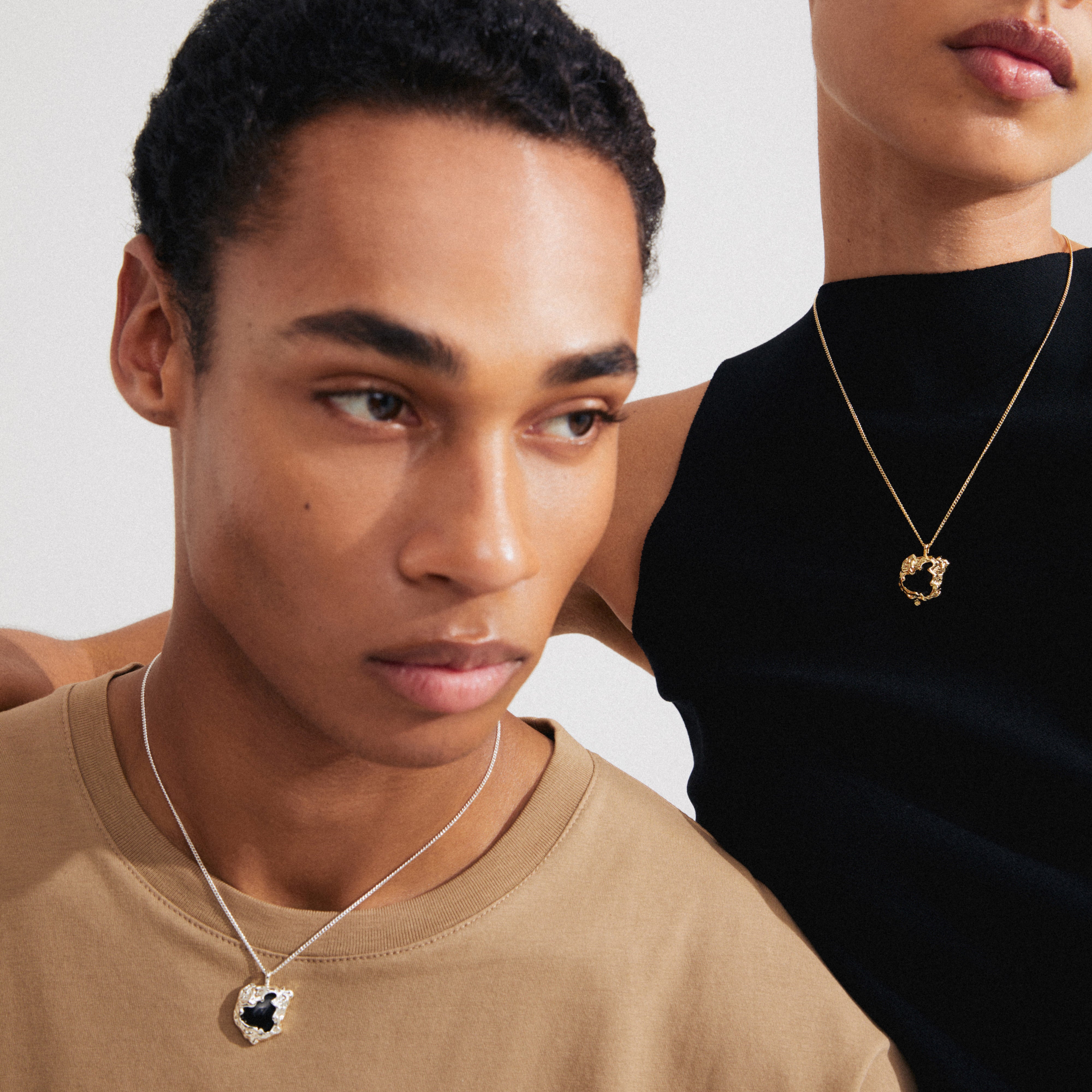 FRANK pendant necklace in silver-plated finish, featuring a Black Agate stone, worn by a model, highlighting its organic shape and customizable length.