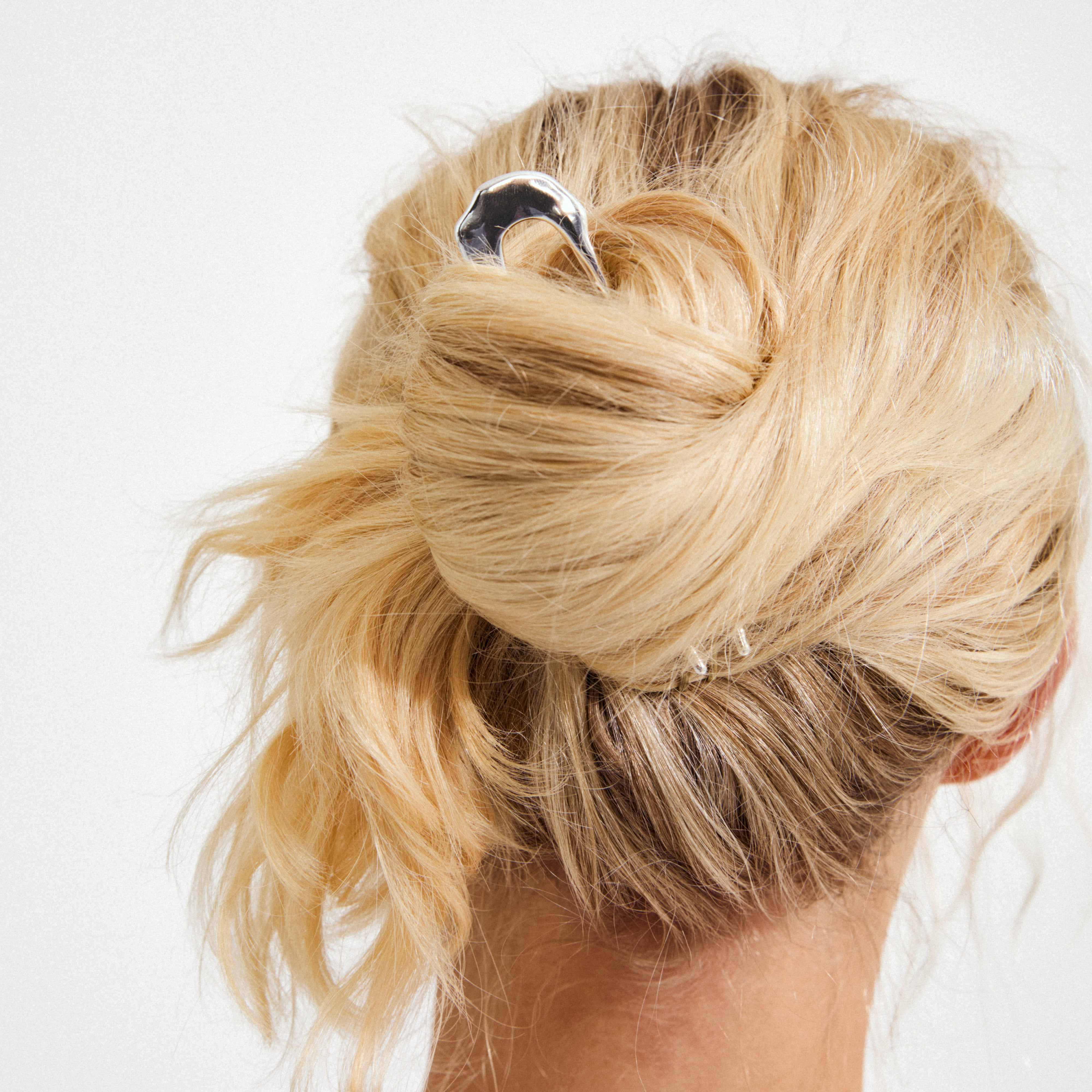AMARIS hair accessory silver-plated secures a loose, messy bun with a sleek, minimalist design, embodying effortless elegance and sustainable style by Pilgrim.