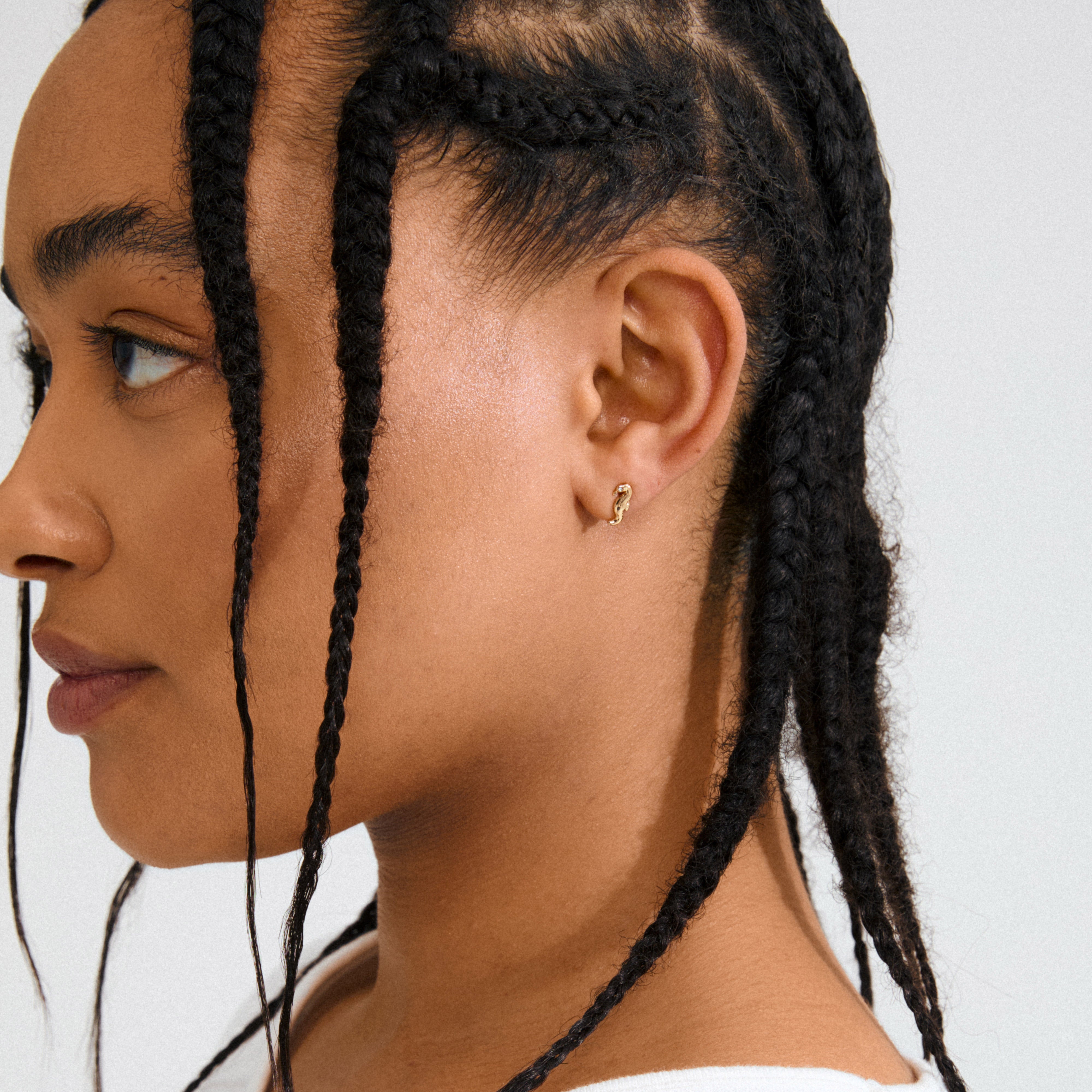 LYRIC single earring gold-plated, featuring a tiny seahorse design, crafted from recycled materials, perfect for adding ocean vibes to your style.