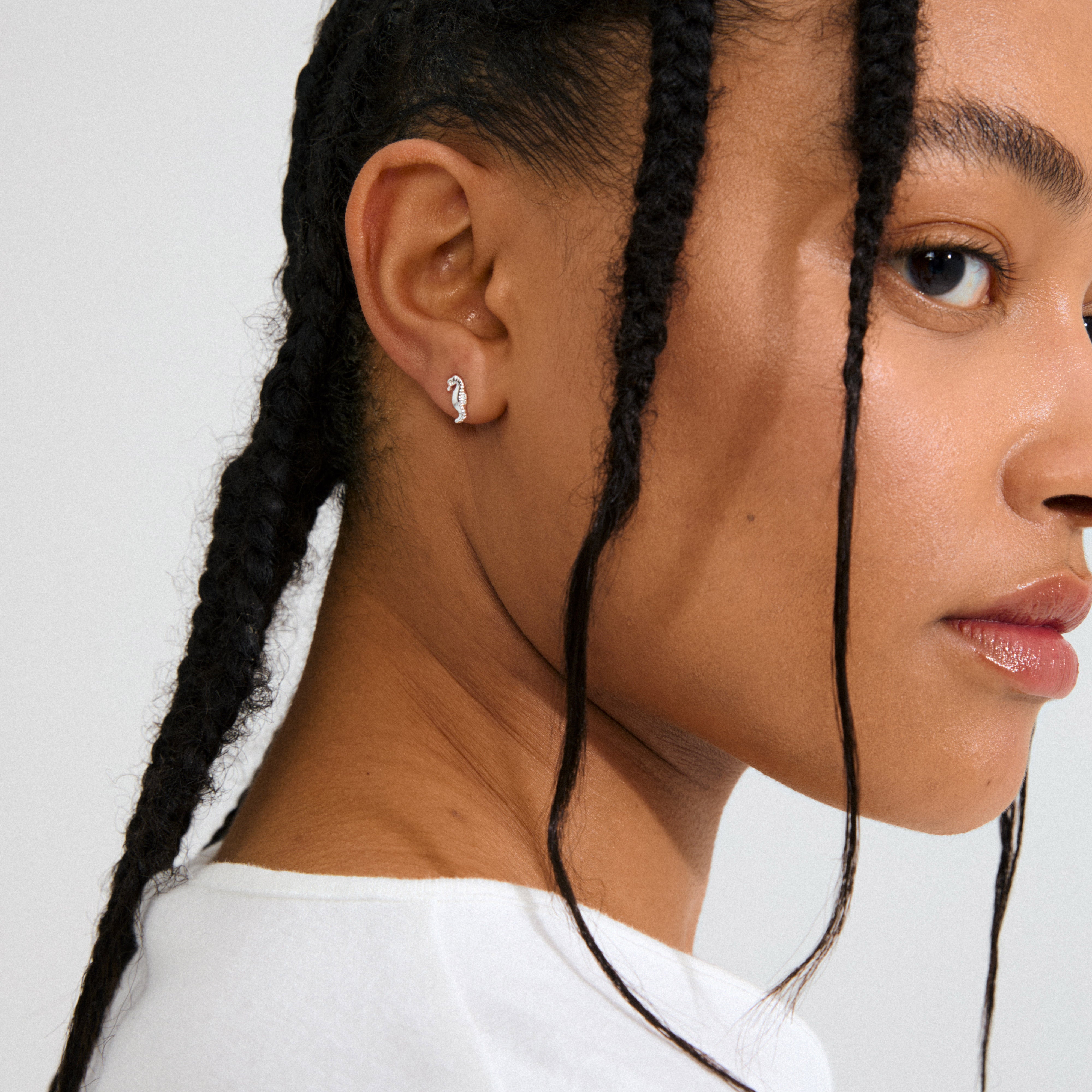 Silver-plated LYRIC single earring shaped like a seahorse, offering oceanic vibes, crafted from 99% recycled material, suitable for trendy, asymmetrical styling.