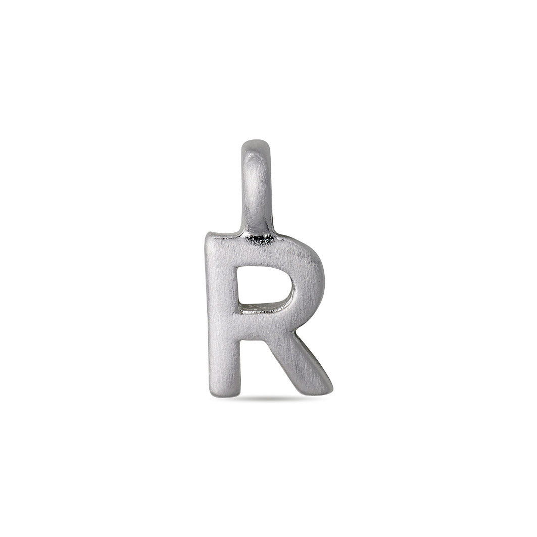 Silver-plated CHARM R pendant with a loop for chains, perfect for personalized jewelry. Ideal for creating bespoke accessories, reflecting Pilgrim's Scandinavian craftsmanship.