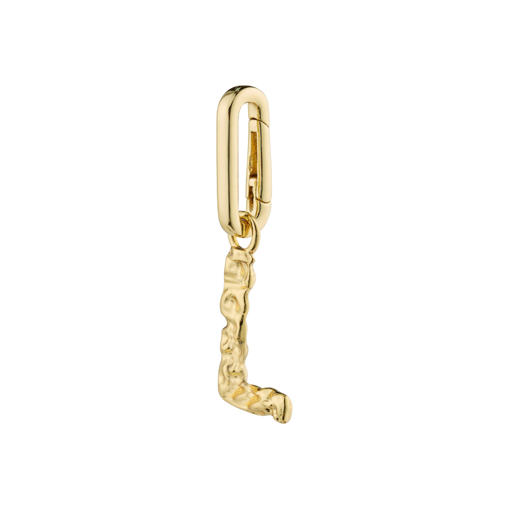 Gold-plated CHARM pendant 'L' with a curved design, perfect for adding a personalized touch to your style, made from 99% recycled material.