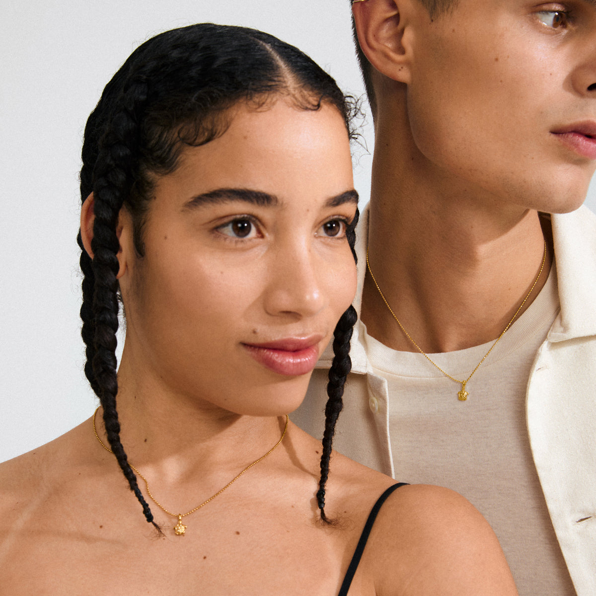 Gold-plated mini turtle pendant with sparkling Preciosa crystals, symbolizing fertility and long life, crafted from 88% recycled materials. Perfect for necklaces or bracelets.