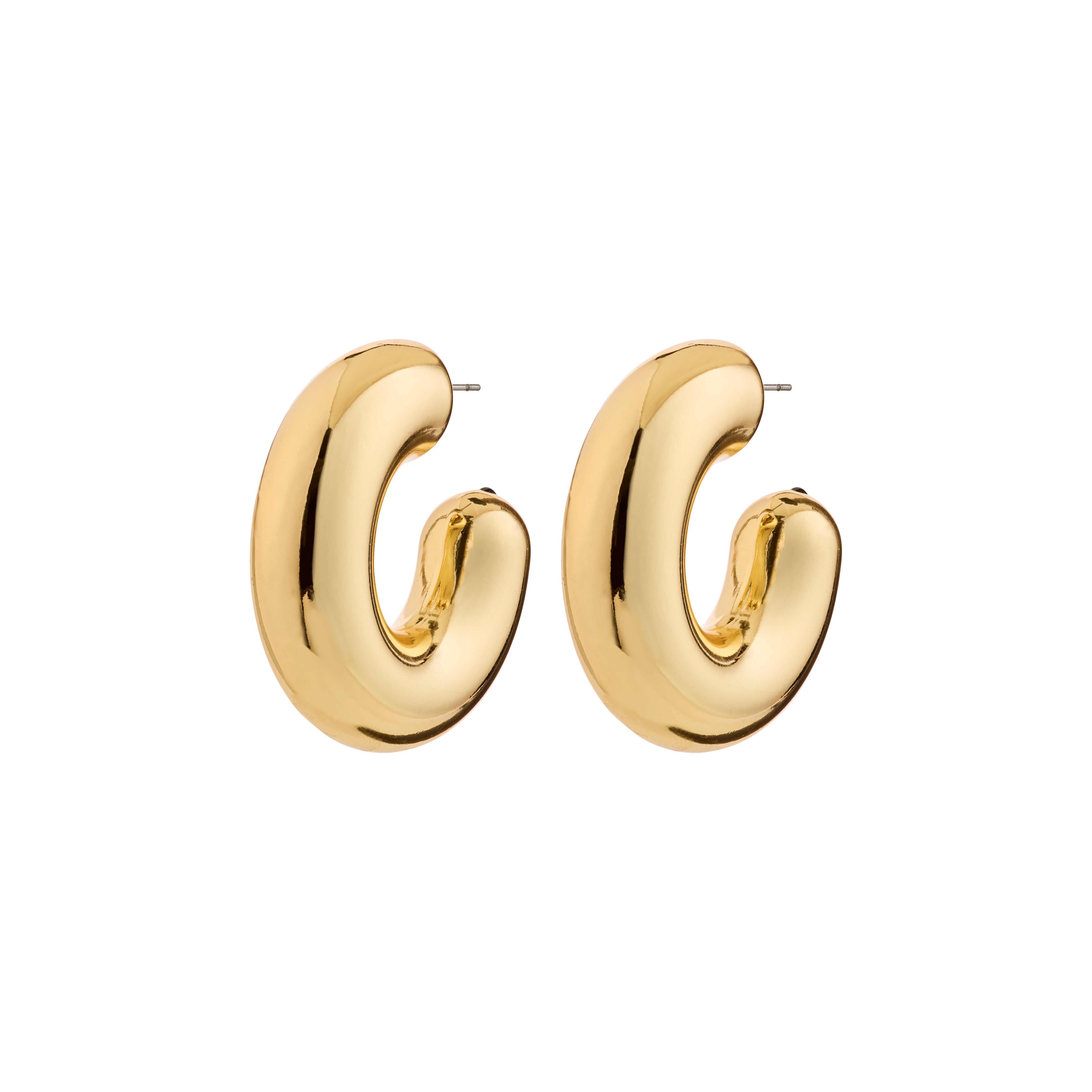 FREJA WEWER x PILGRIM Napoli hoops, medium gold-plated, showcasing bold, chunky design ideal for enhancing outfits, crafted with 98% recycled material.