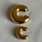 FREJA WEWER x PILGRIM Napoli hoops medium, gold-plated earrings. Large, gold-plated, bold hoops with a chunky silhouette, perfect for enhancing trendy outfits. Made from recycled materials.