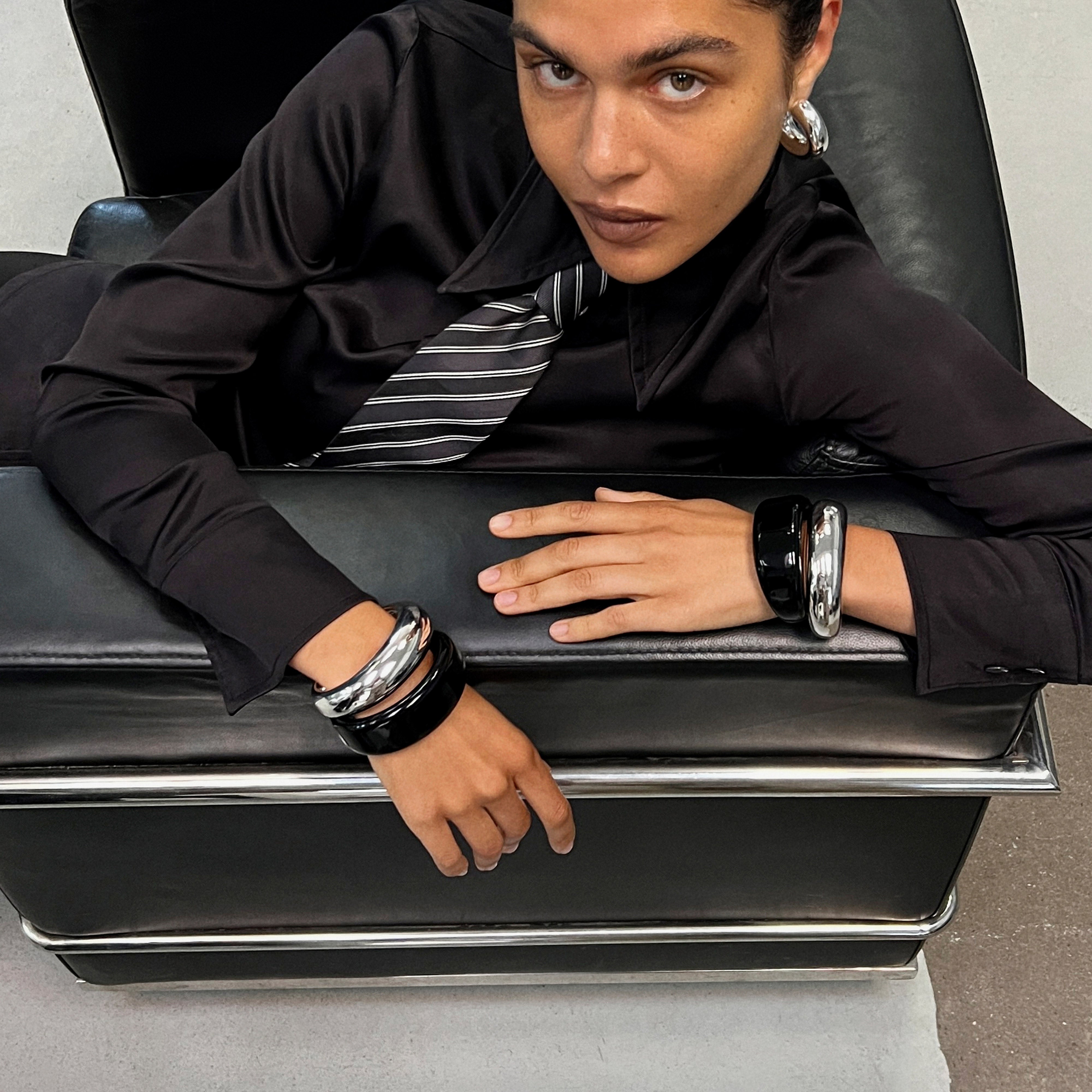 FREJA WEWER x PILGRIM Polpo bracelet, black, worn on a woman's wrist, showcasing its bold, chunky design, perfect for making a fashion statement.