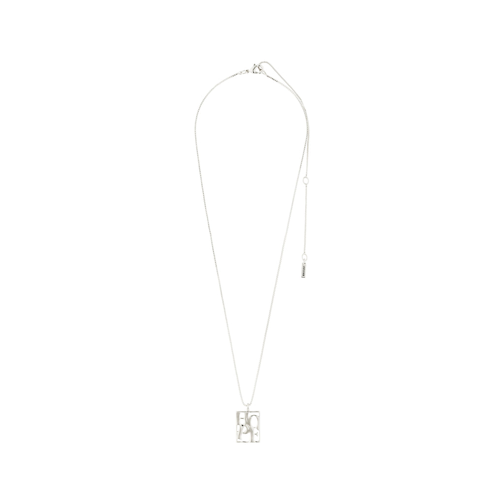 LOVE TAG, HOPE necklace with a silver-plated square pendant inscribed with HOPE, featuring a 40 cm chain and 12 cm extension, by Pilgrim.