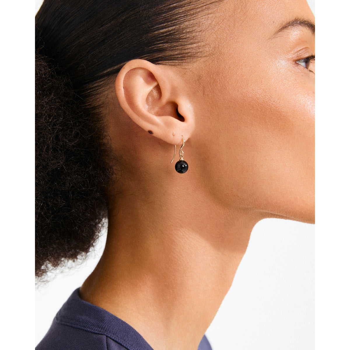 GOLDIE black earrings gold-plated