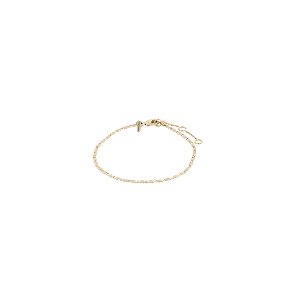 PARISA flat link chain bracelet, gold-plated, features delicate flat links with a knot design, perfect for layering and reflecting light beautifully.