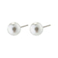 ESMARALDA pearl earrings by Pilgrim, featuring elegant pearl studs. Ideal for personal styling or enhancing basic outfits with a timeless, discreet touch.
