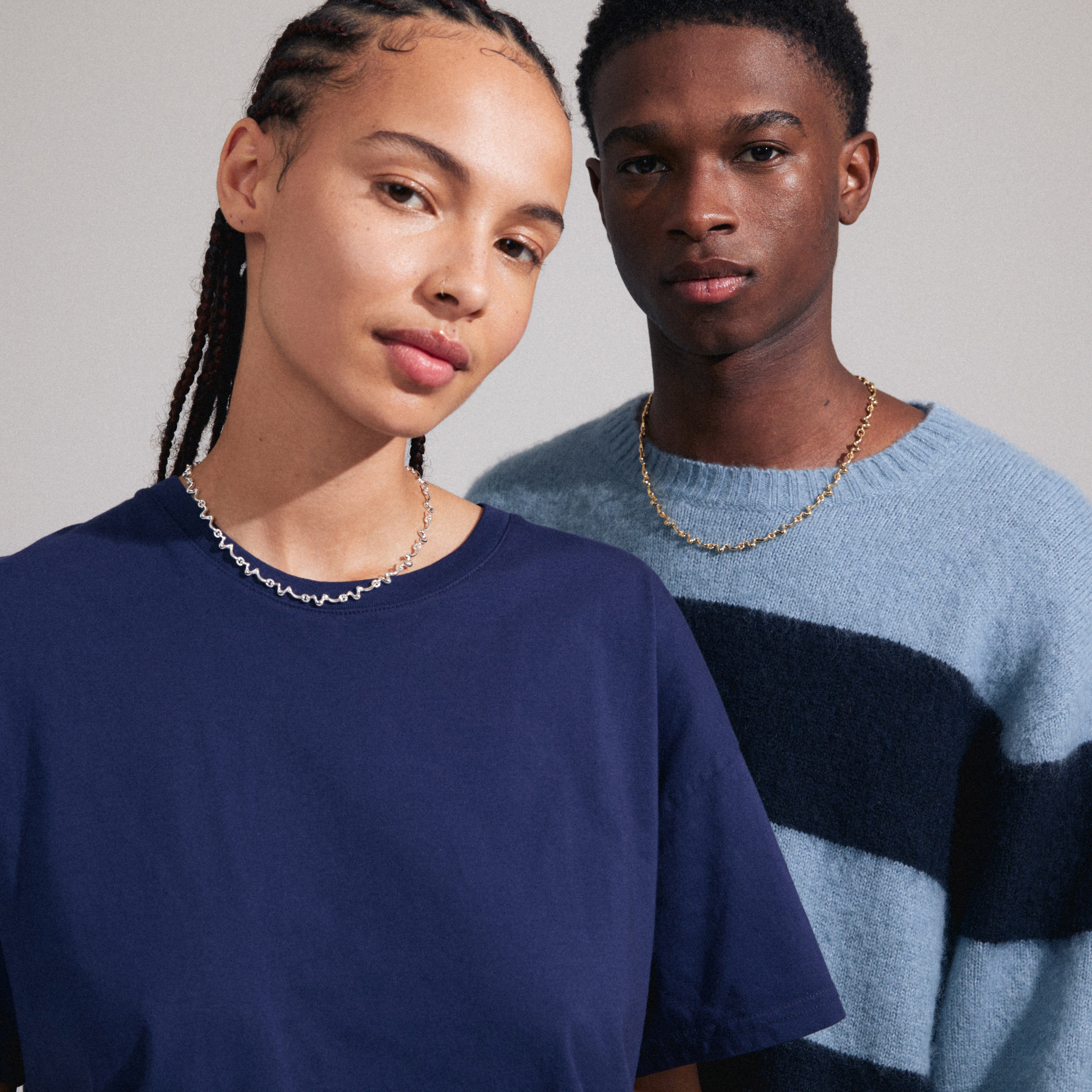 PENELOPE necklace gold-plated on woman's neck, showcasing elegant wavy design and graphic silhouette for a stylish, Scandinavian-inspired look.