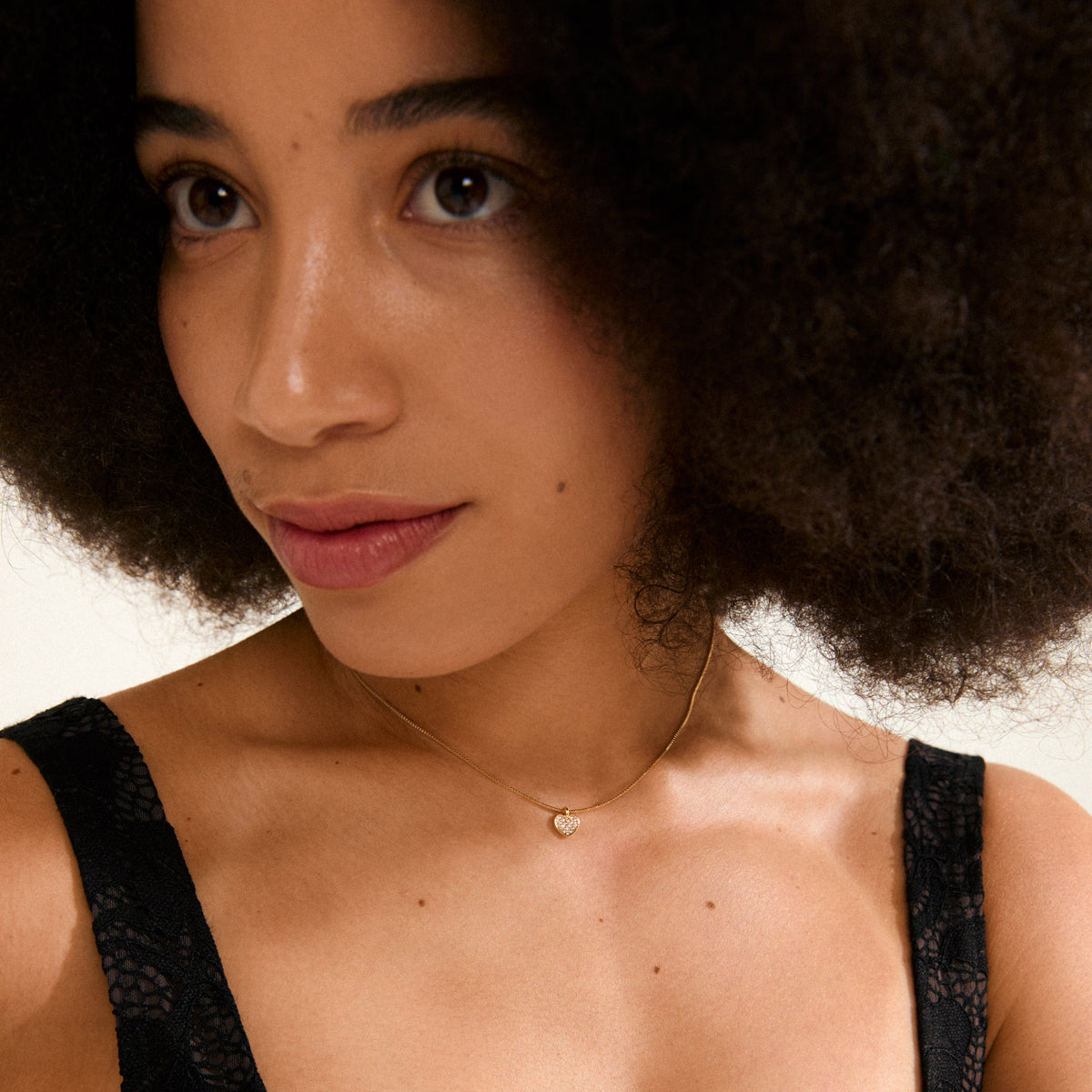 EMMETT necklace gold-plated with heart pendant, adorned with Preciosa crystals. Elegant and versatile, crafted from 97% recycled materials, perfect for layering or solo wear.