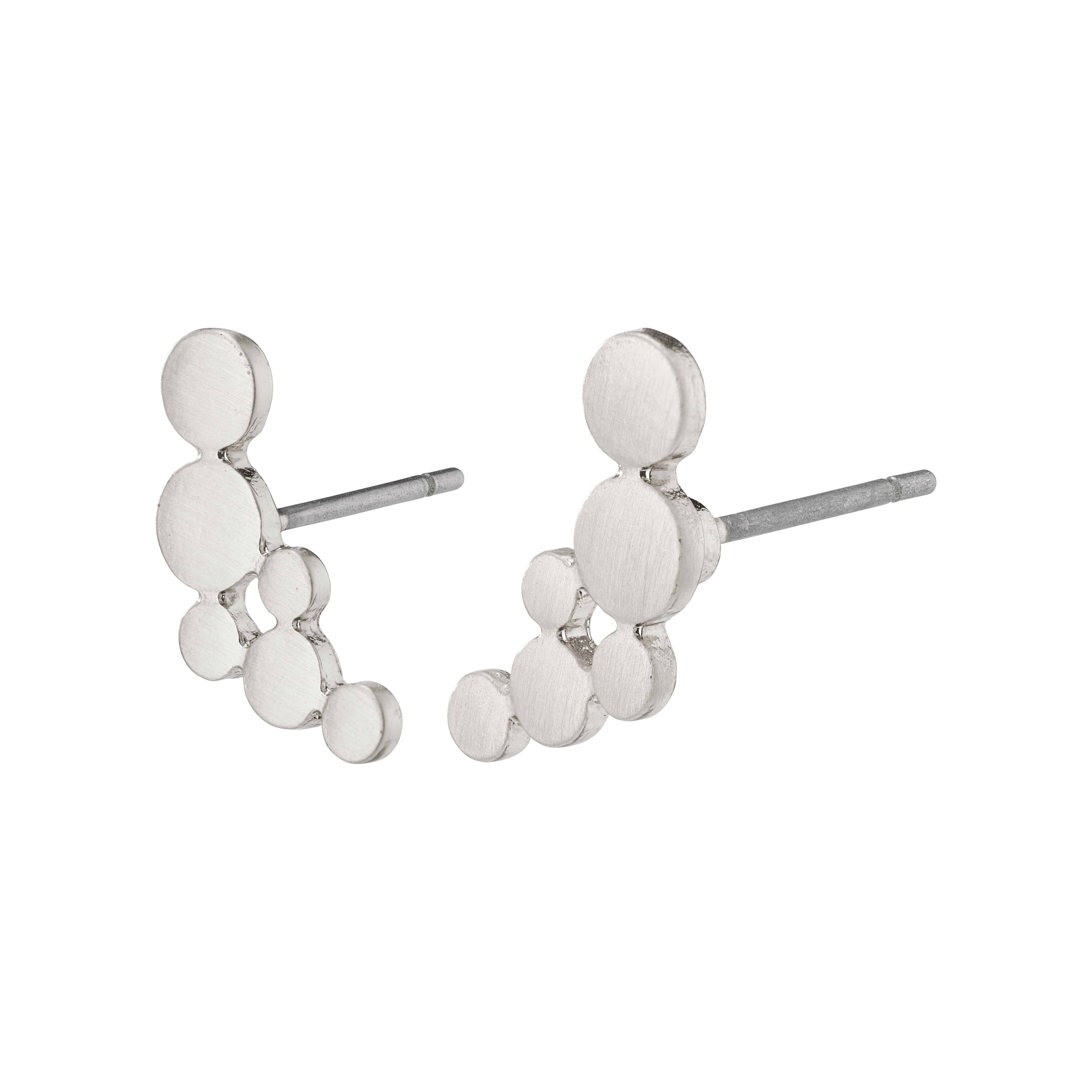 LEAH earring silver-plated: Delicate silver studs with small circles, arranged to follow the ear's shape, featuring a satin-matte finish. Perfect for versatile styling.