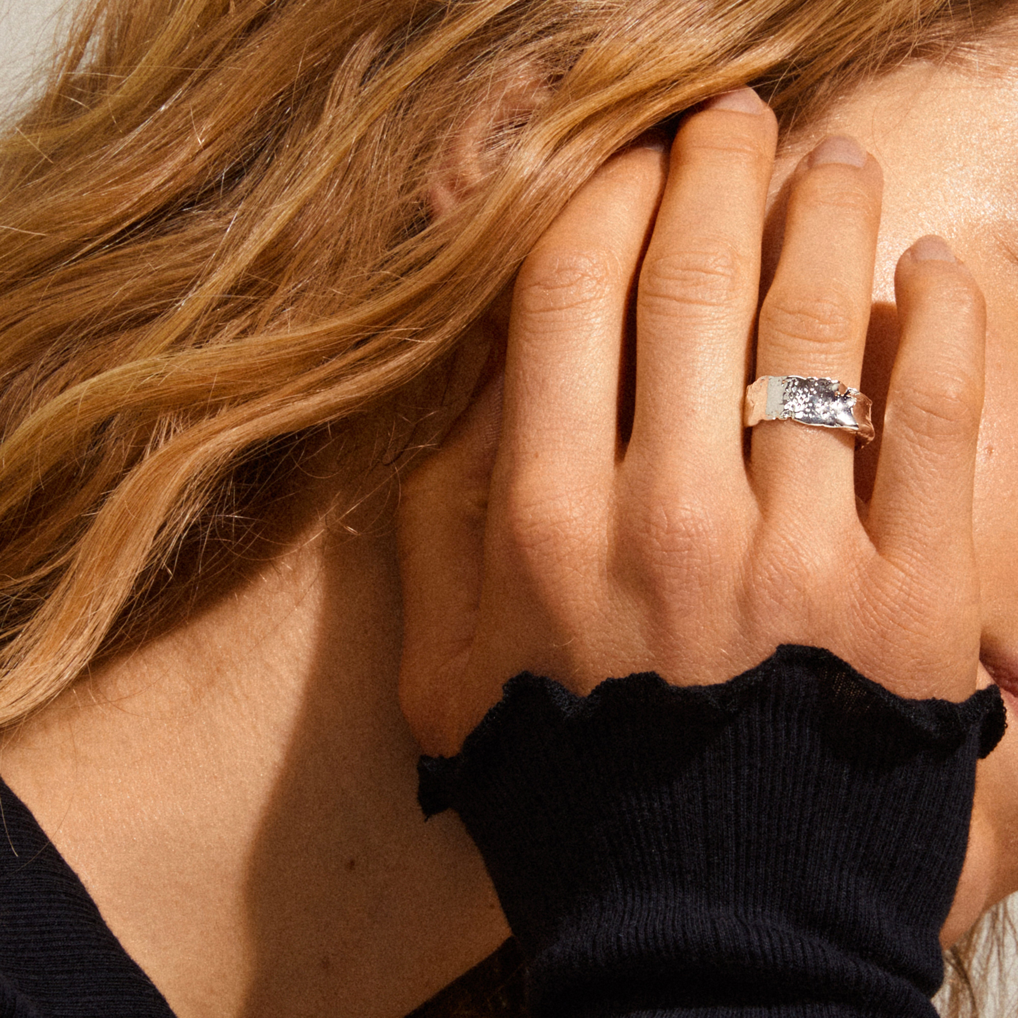 BATHILDA rustic ring silver-plated on ring finger, showcasing its chunky, hammered texture. Perfect blend of boldness and elegance, ideal for both parties and everyday wear.