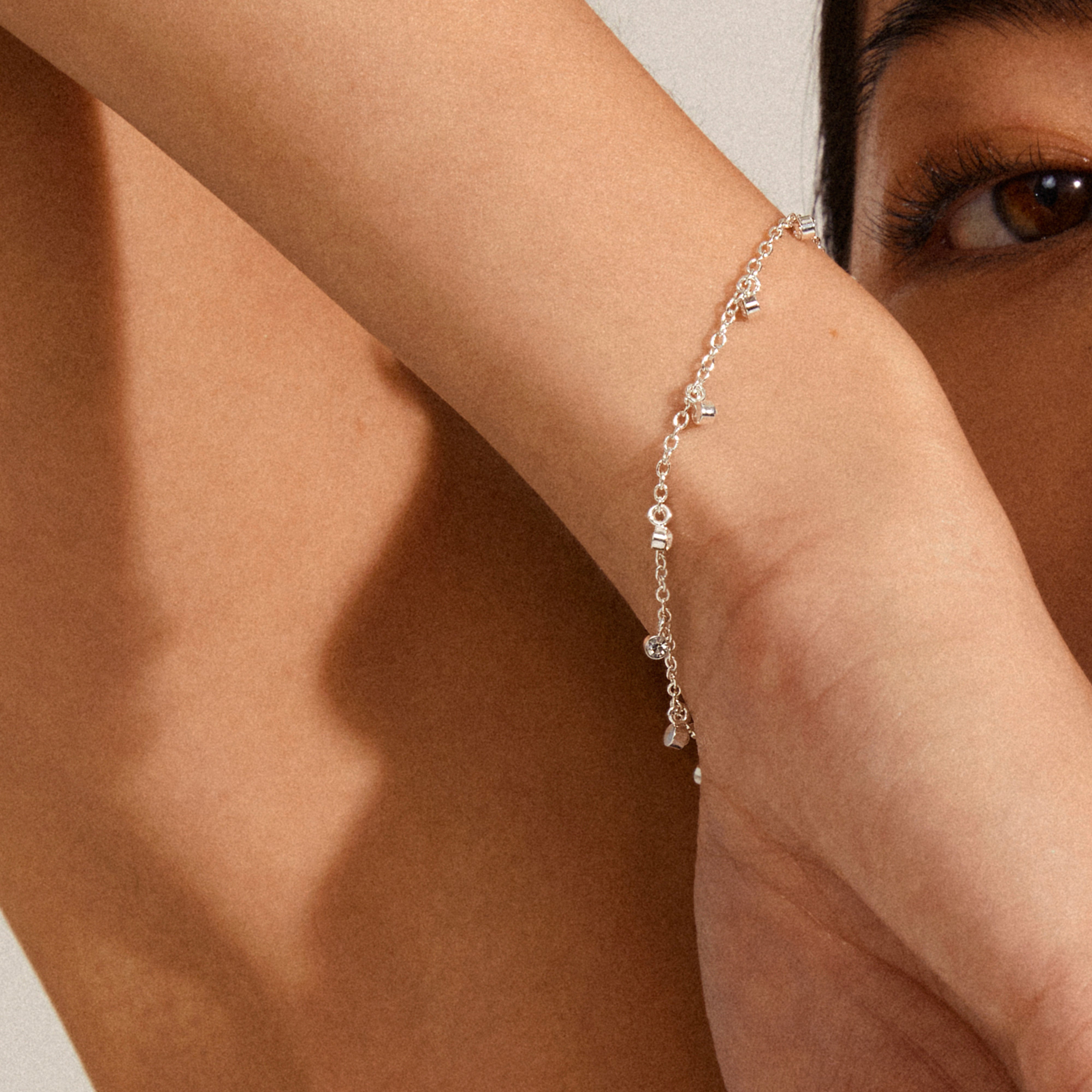 MAJA armbånd med krystal charms sølvbelagt