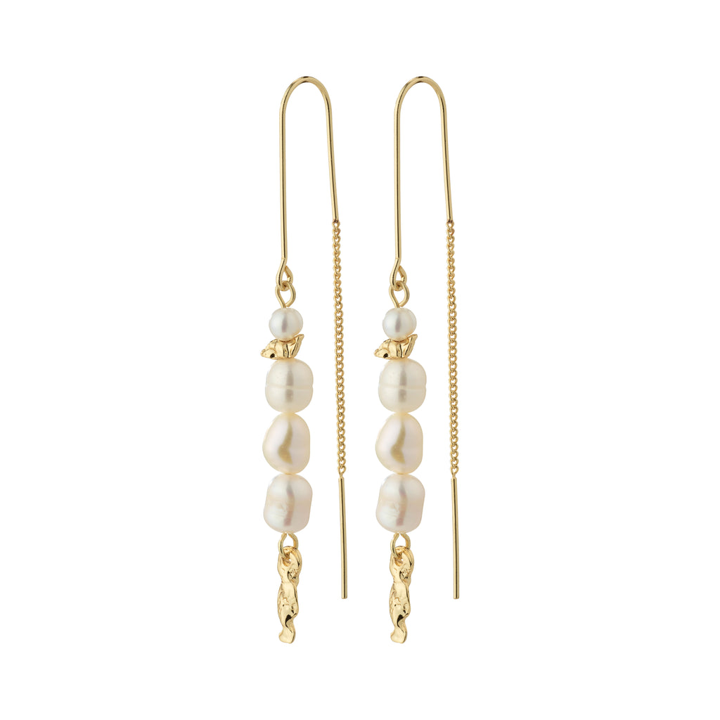 BERTHE pearl chain earrings, gold-plated, featuring organic shapes with white freshwater pearls, embodying Pilgrim's elegant, nature-inspired design.
