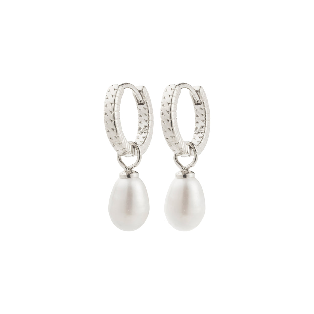 ELLIANA earrings: Silver-plated hoops with braided texture and freshwater pearls, featuring easy click clasps. Versatile, elegant, and perfect for enhancing your style this season.