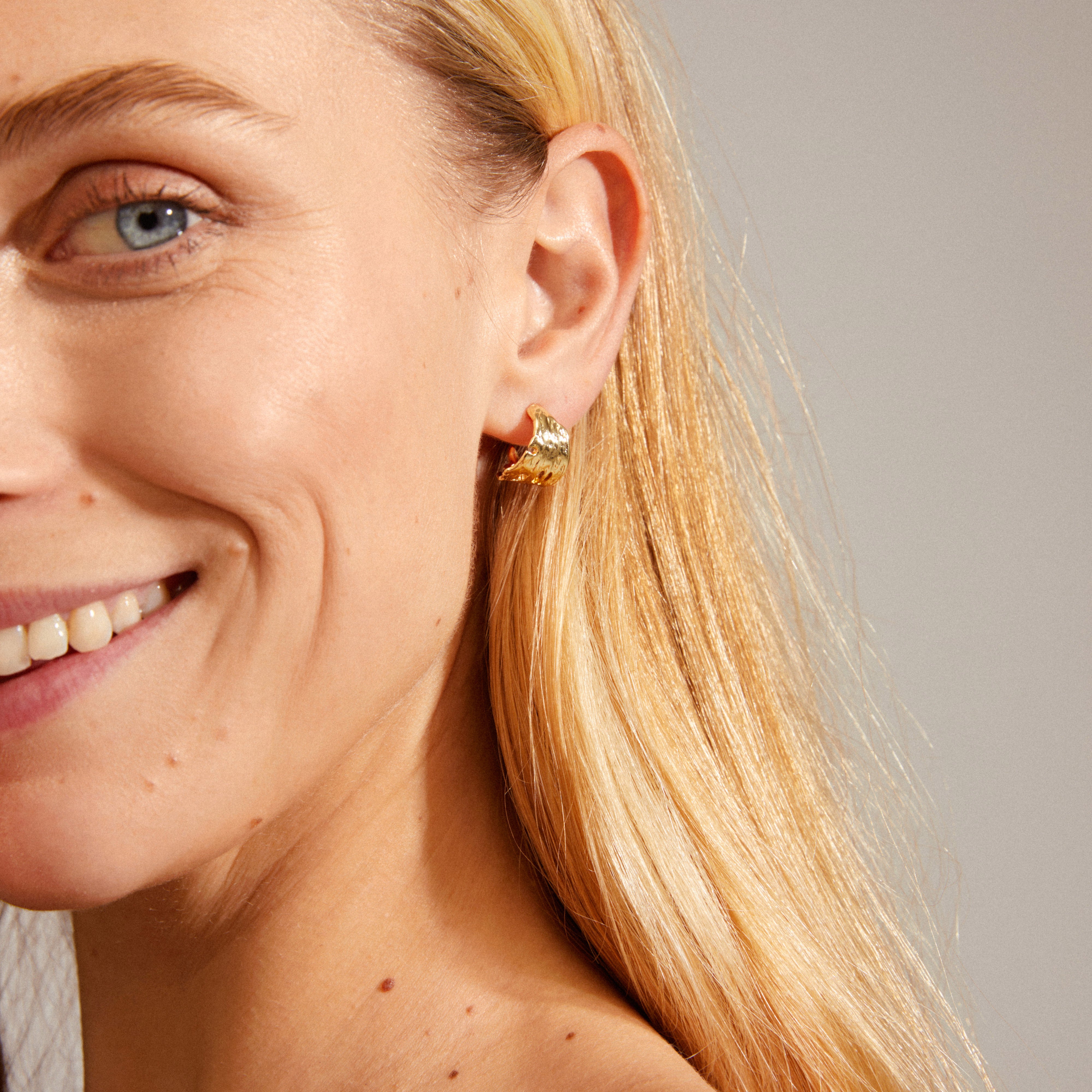 BRENDA earrings gold-plated, featuring irregular, wavy surfaces, offering a handcrafted look and edgy style from Pilgrim.