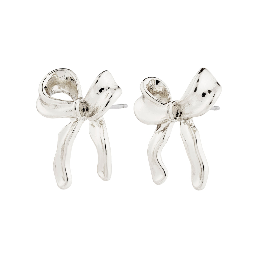 CASSIAN earrings silver-plated featuring a trendy bow design, crafted from 96% recycled material, perfect for upgrading your summer look with Pilgrim's classic touch.