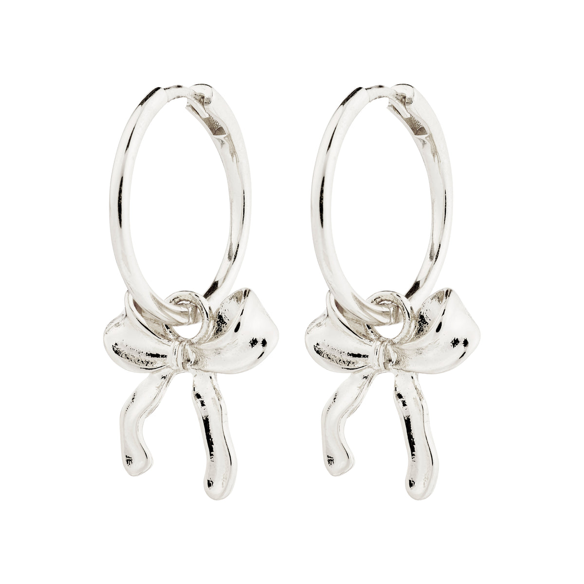 CASSIAN silver-plated hoop earrings with bow detail, featuring a click clasp, made from 99% recycled materials for effortless, sustainable style.