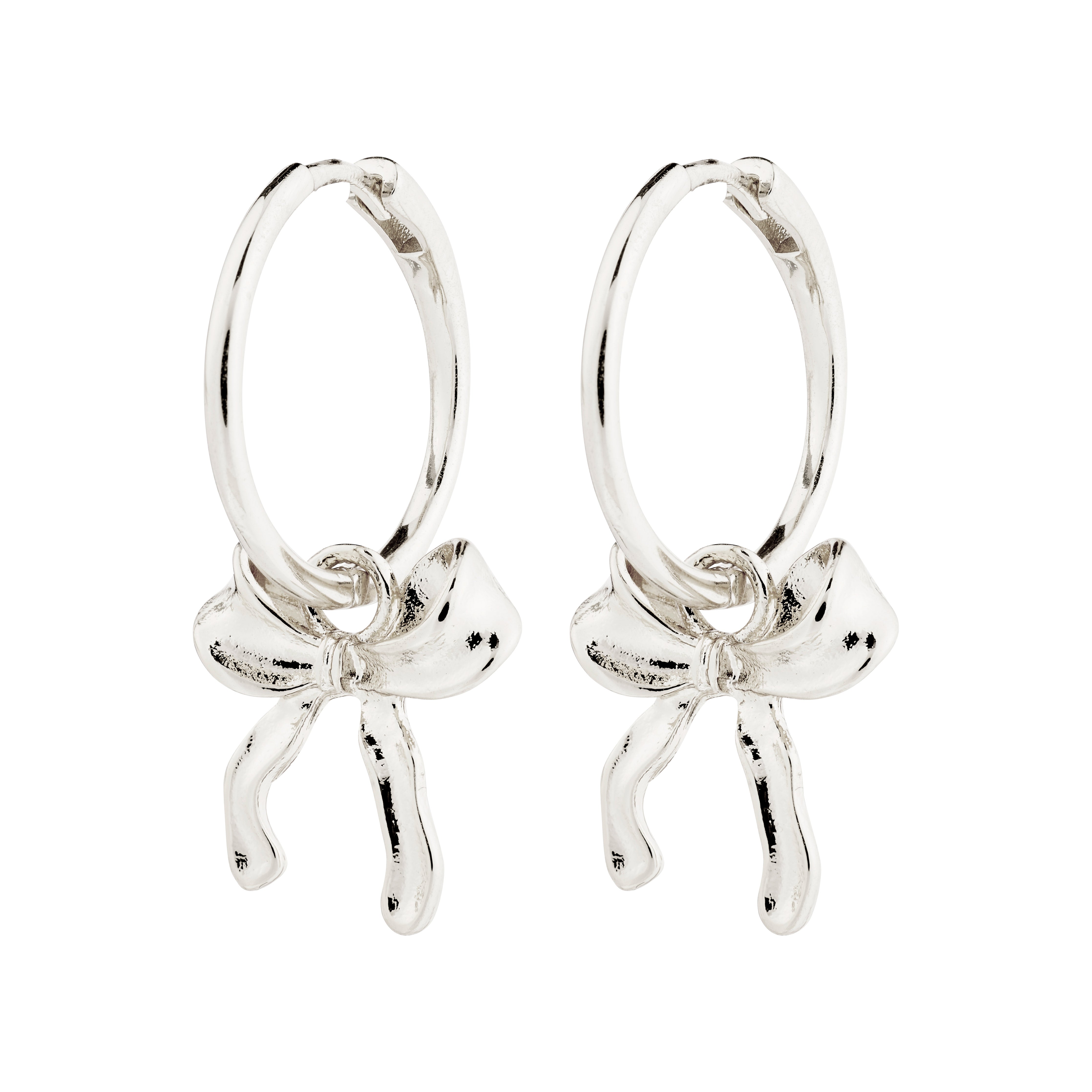 CASSIAN silver-plated hoop earrings with bow detail, featuring a click clasp, made from 99% recycled materials for effortless, sustainable style.