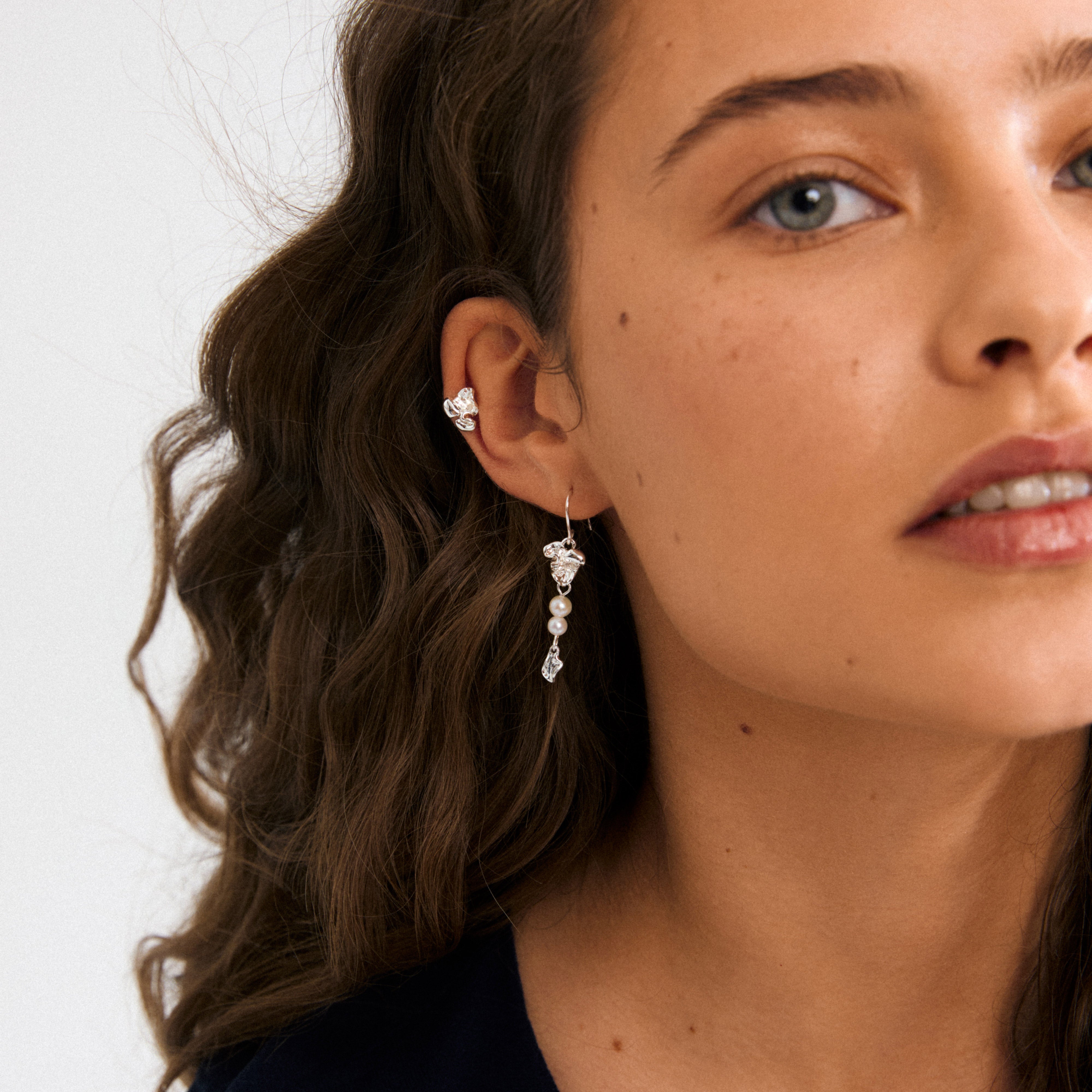 LUIS earrings 2-in-1 set, silver-plated, features abstract floral studs and pearl-accented dangles, perfect for a versatile, boho-chic look.