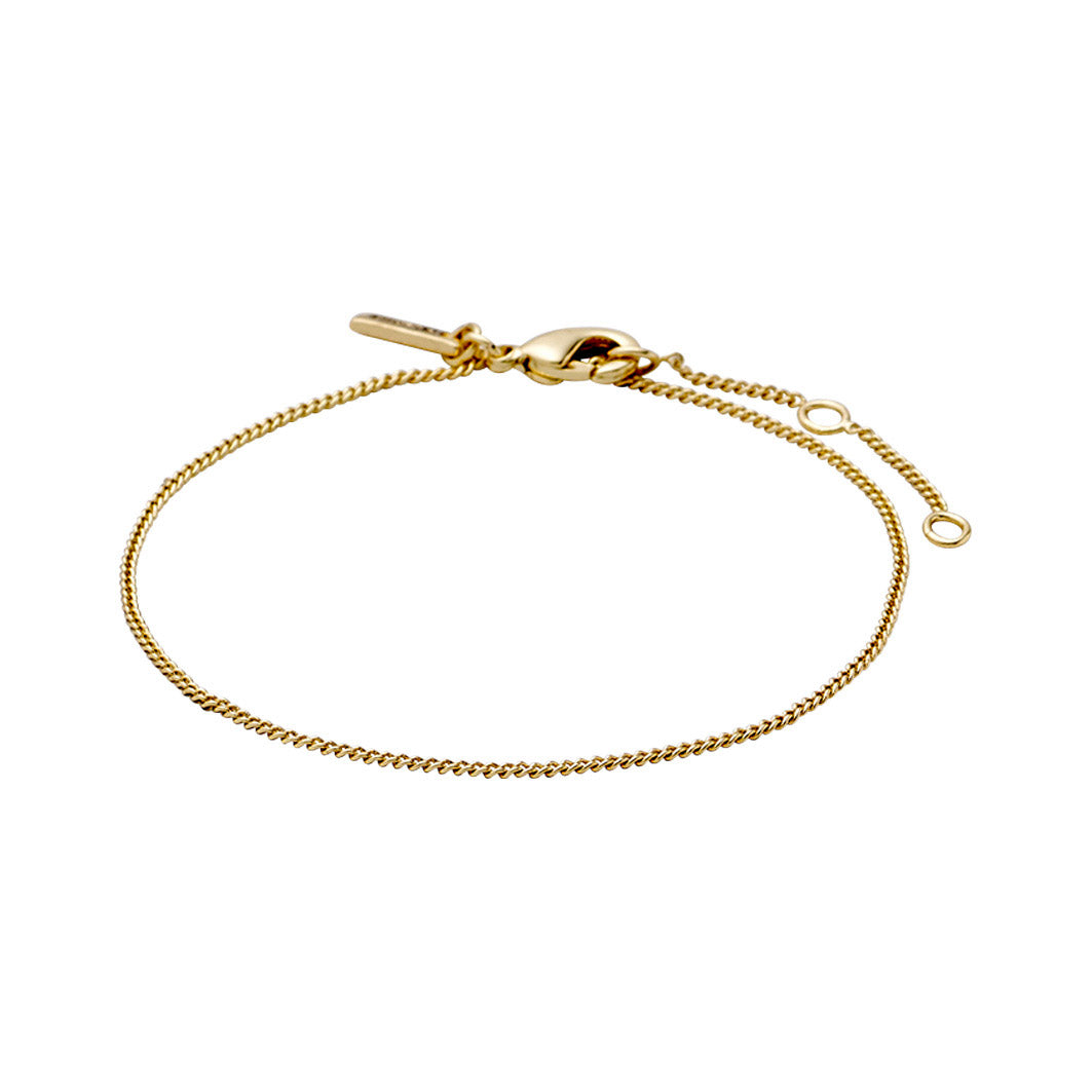 MY bracelet gold-plated: a sleek gold chain bracelet with a clasp, ideal for adding charms and pendants, reflecting Pilgrim's Scandinavian craftsmanship.