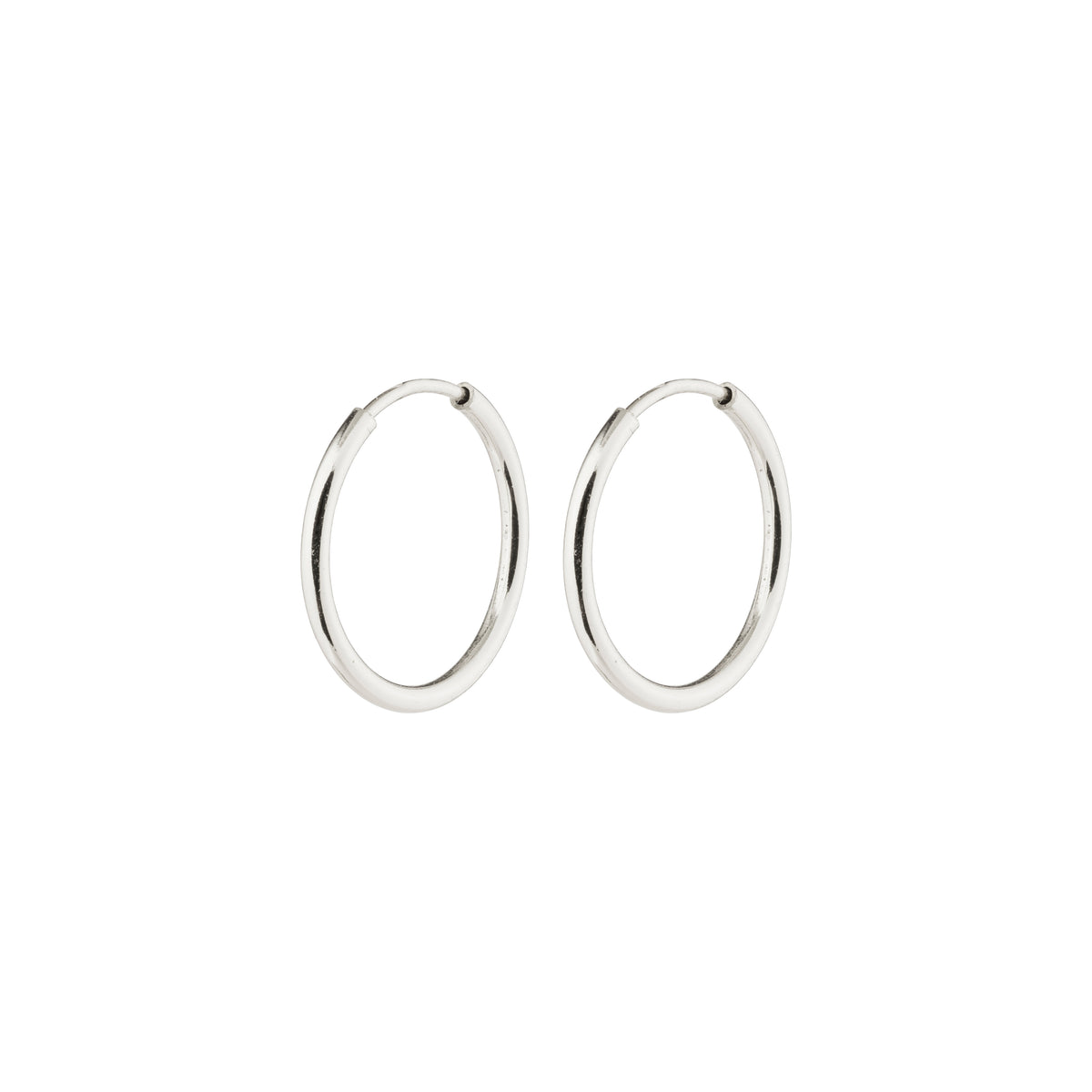 SANNE mini hoop earrings, silver-plated and 13 mm in diameter, offering an elegant and timeless look, perfect for any occasion.