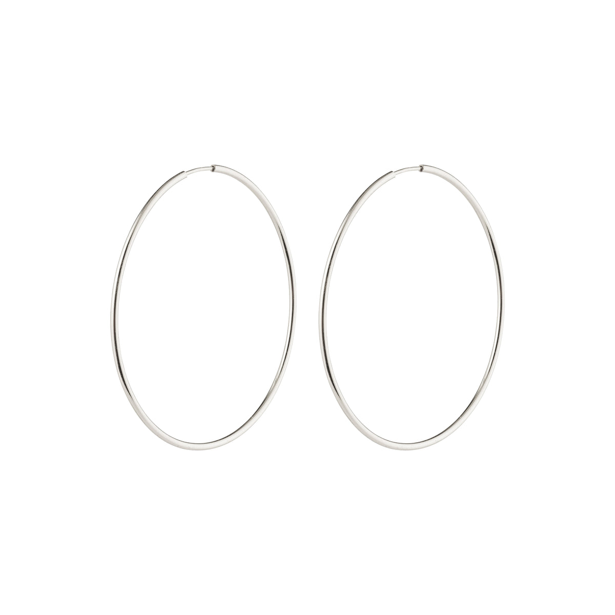SANNE large hoop earrings, silver-plated, 45 mm, on white background; classic design ideal for everyday wear, embodying Pilgrim's blend of timeless elegance and Scandinavian craftsmanship.