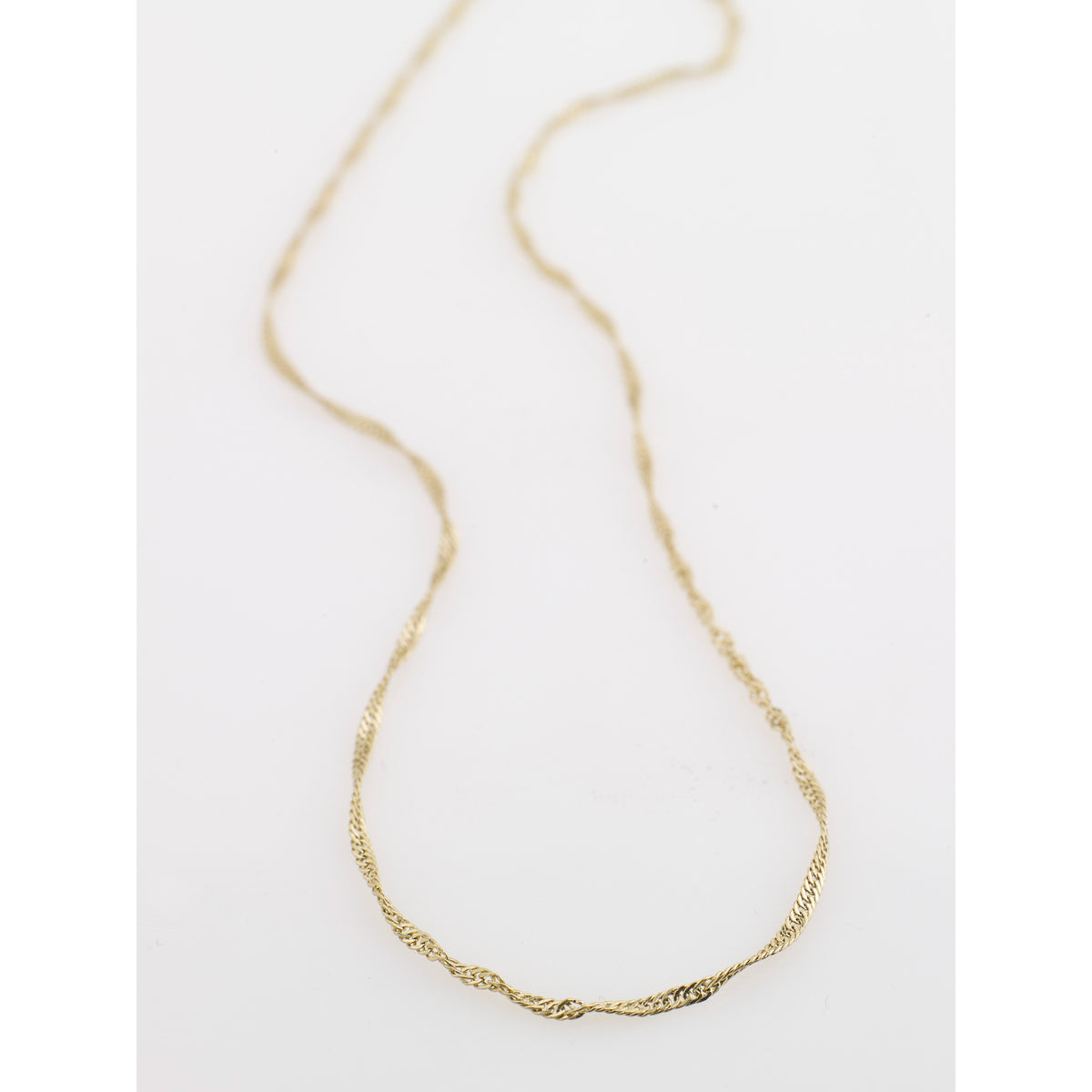 PERI twirl necklace gold-plated, featuring a delicate twisted chain and pendant, perfect for timeless elegance and simplicity. Measures 40 + 9 cm.