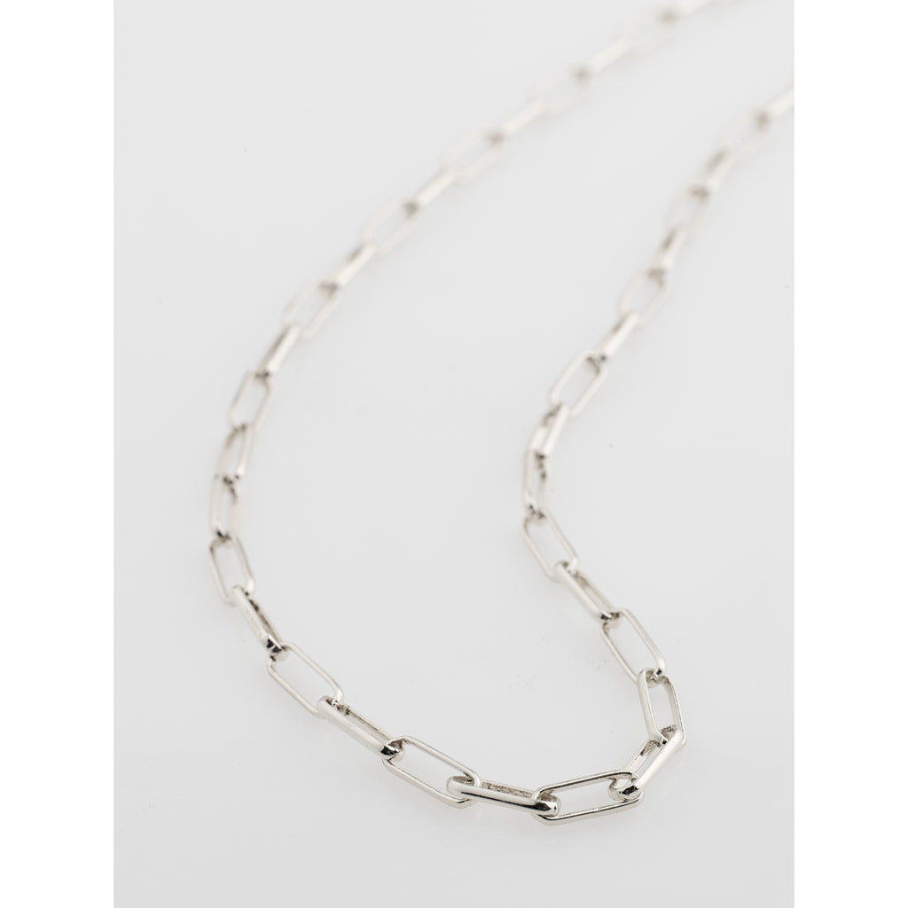 Silver-plated RONJA necklace featuring rectangular links on a white background, offering a classic yet trendy look, perfect for layering and individual style.