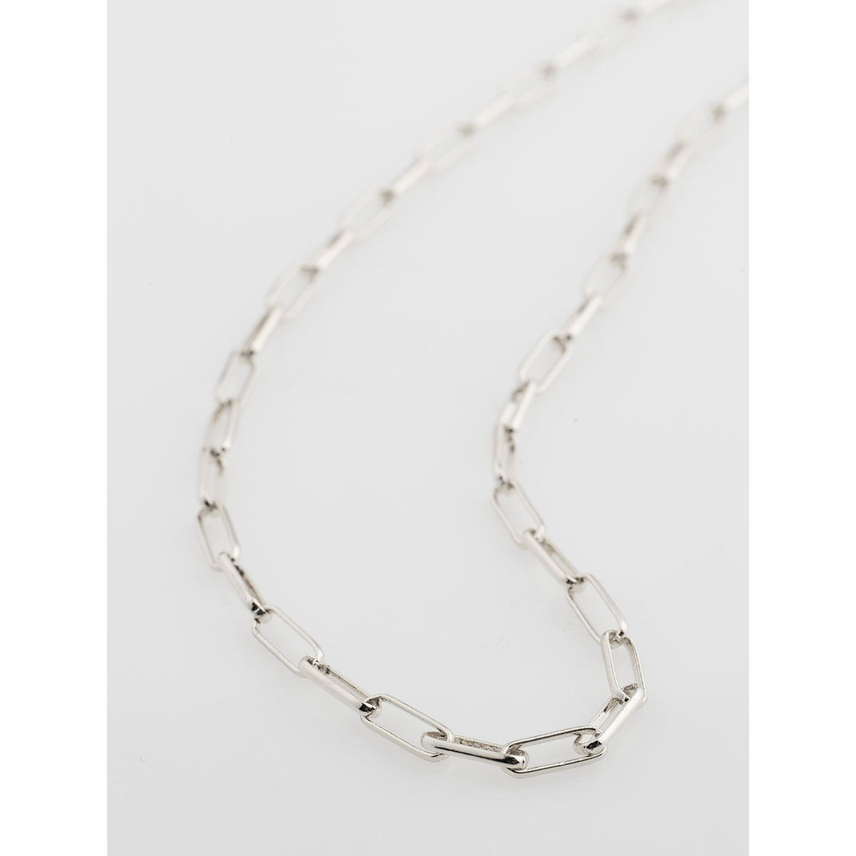 Silver-plated RONJA necklace featuring rectangular links on a white background, offering a classic yet trendy look, perfect for layering and individual style.