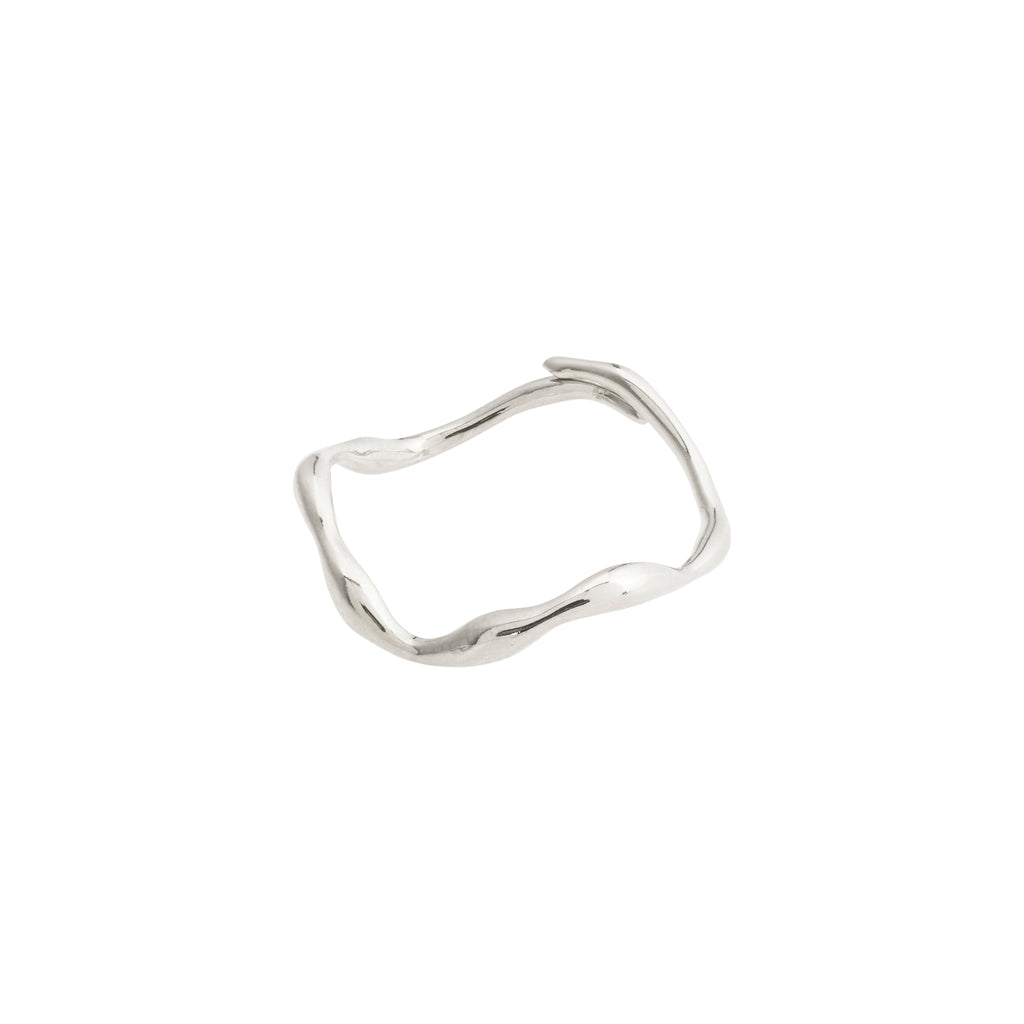 LULU organic-shaped stack ring, silver-plated, featuring undulating, handcrafted designs. Perfect for layering with other rings, showcasing Scandinavian craftsmanship from Pilgrim.