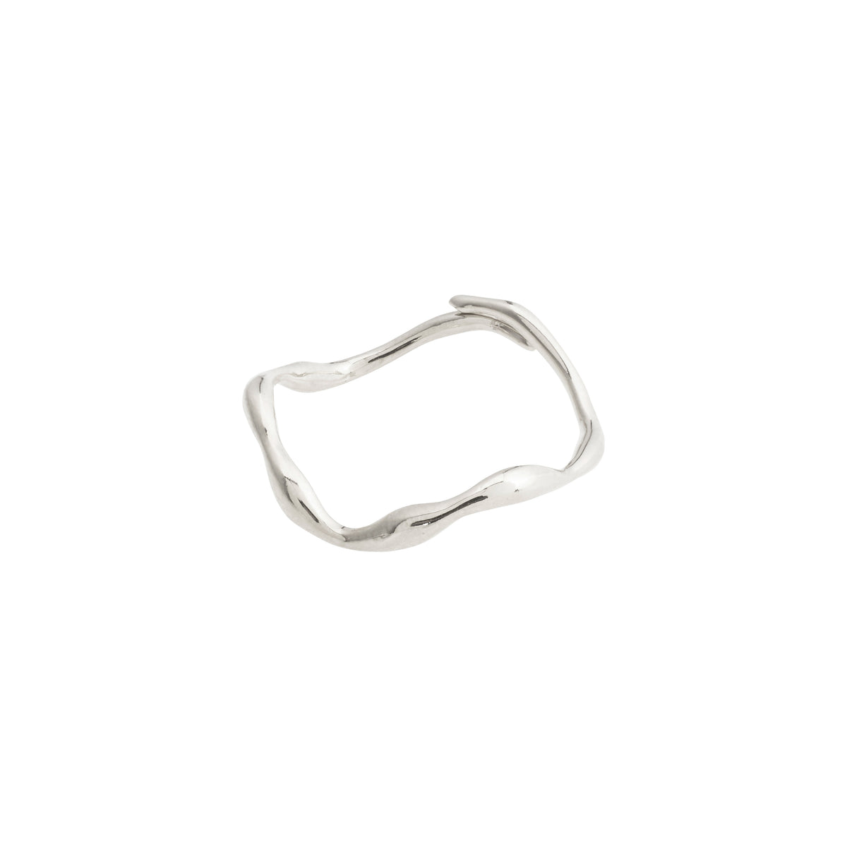LULU organic-shaped stack ring, silver-plated, featuring undulating, handcrafted designs. Perfect for layering with other rings, showcasing Scandinavian craftsmanship from Pilgrim.