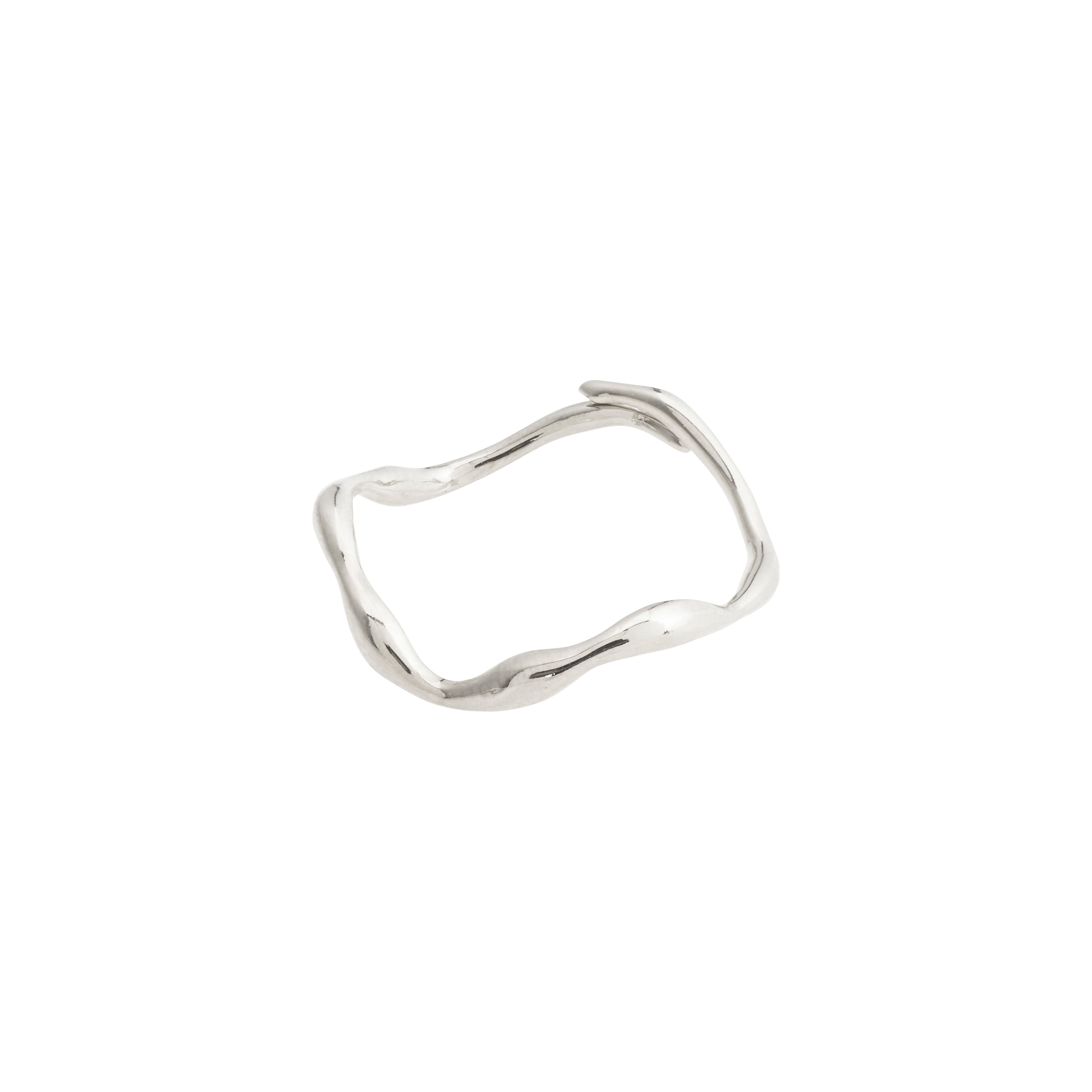 LULU organic-shaped stack ring, silver-plated, featuring undulating, handcrafted designs. Perfect for layering with other rings, showcasing Scandinavian craftsmanship from Pilgrim.