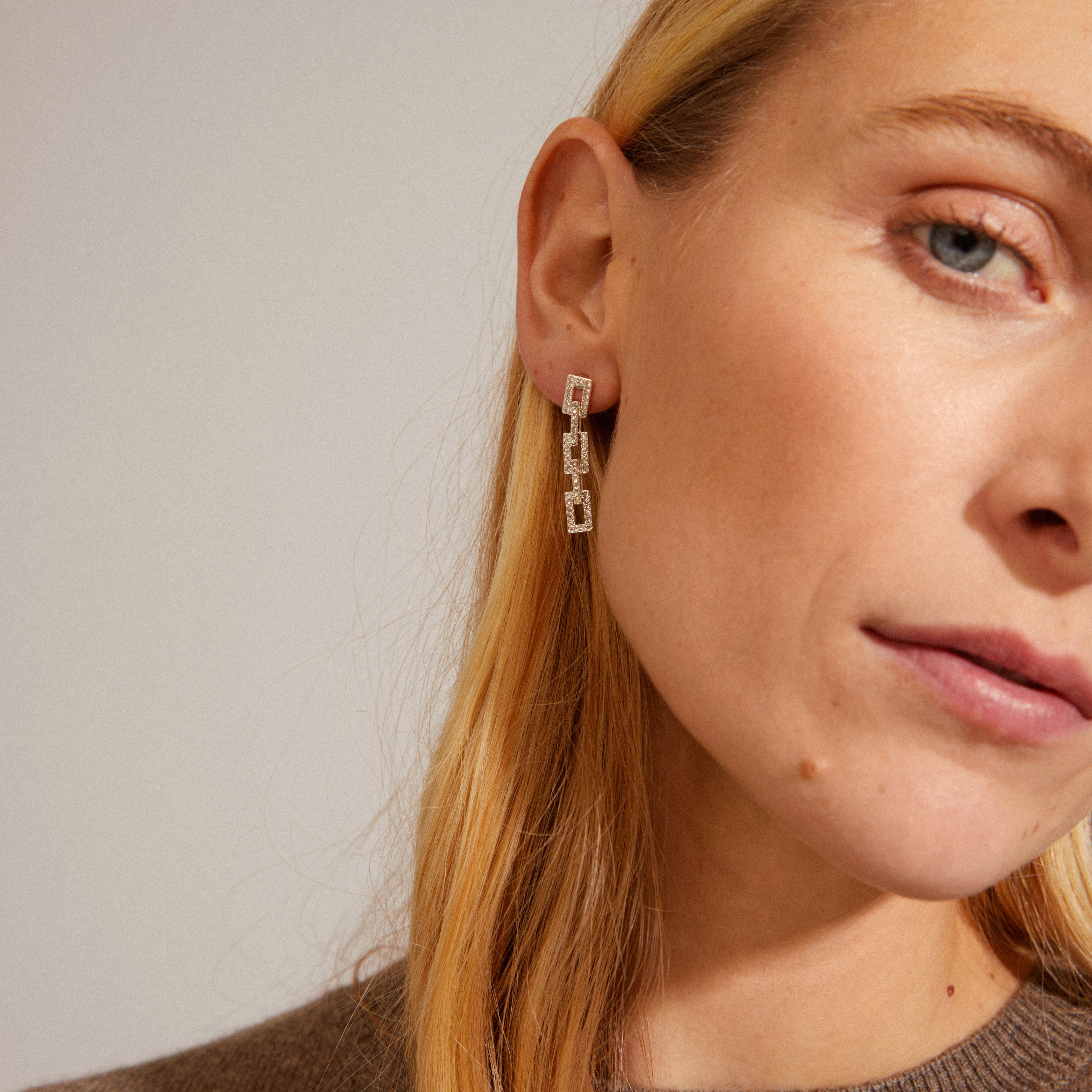 COBY crystal earrings silver-plated showcased on a woman, highlighting their retro squared shape and sparkling Preciosa crystals for a glam look.