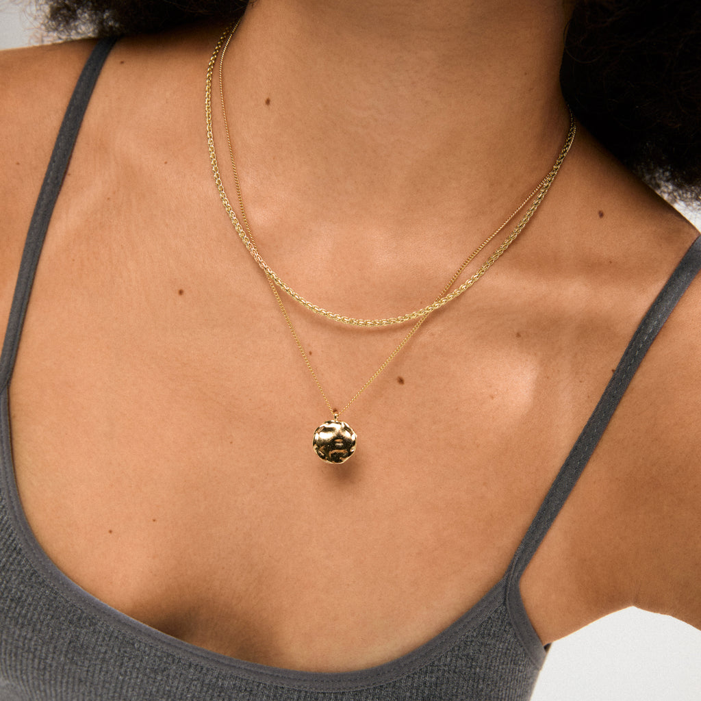 DECLAN necklace 2-in-1 set, gold-plated, featuring a braided chain and a coin chain with a shiny pendant, perfect for trendy layering or minimalist elegance.