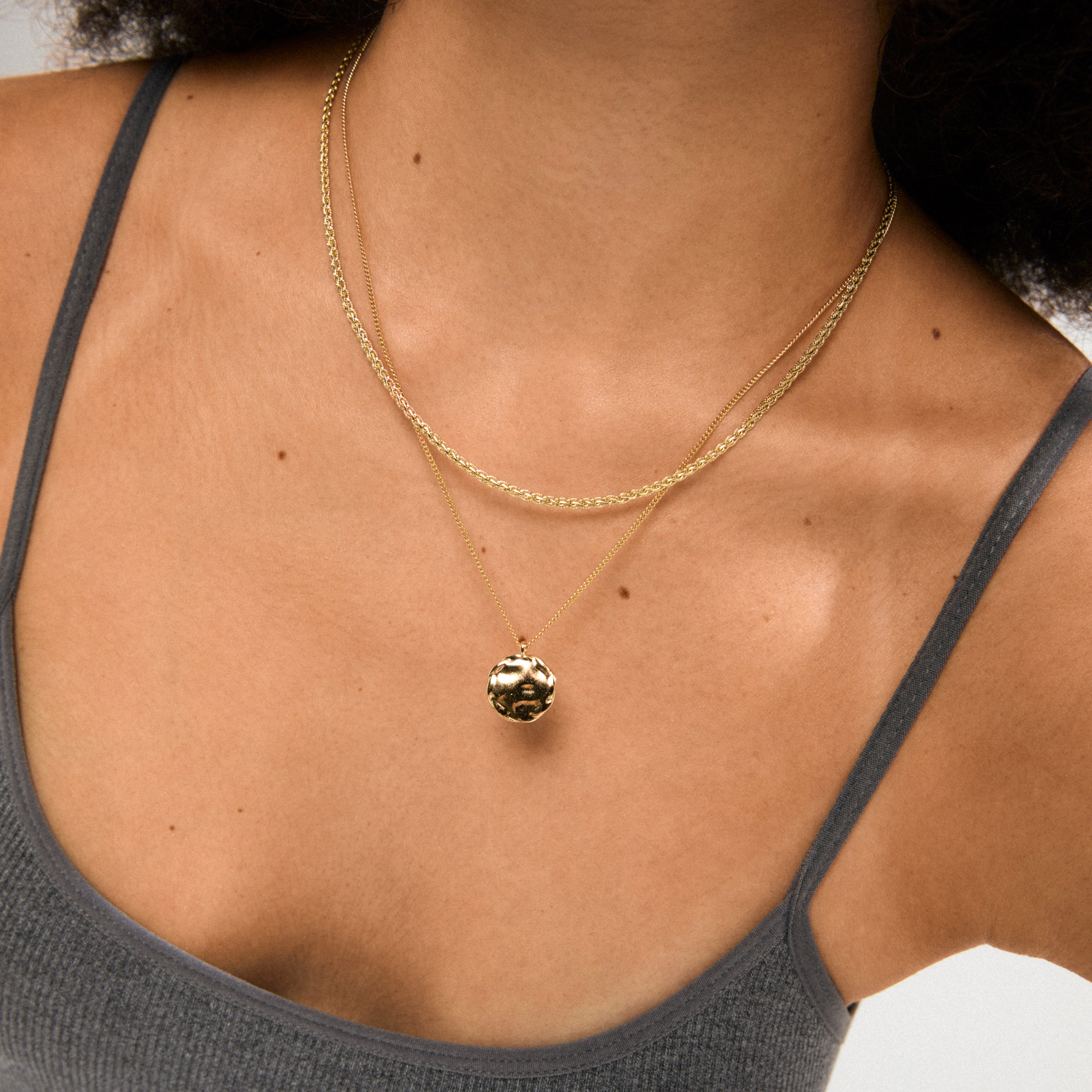 DECLAN necklace 2-in-1 set, gold-plated, featuring a braided chain and a coin chain with a shiny pendant, perfect for trendy layering or minimalist elegance.