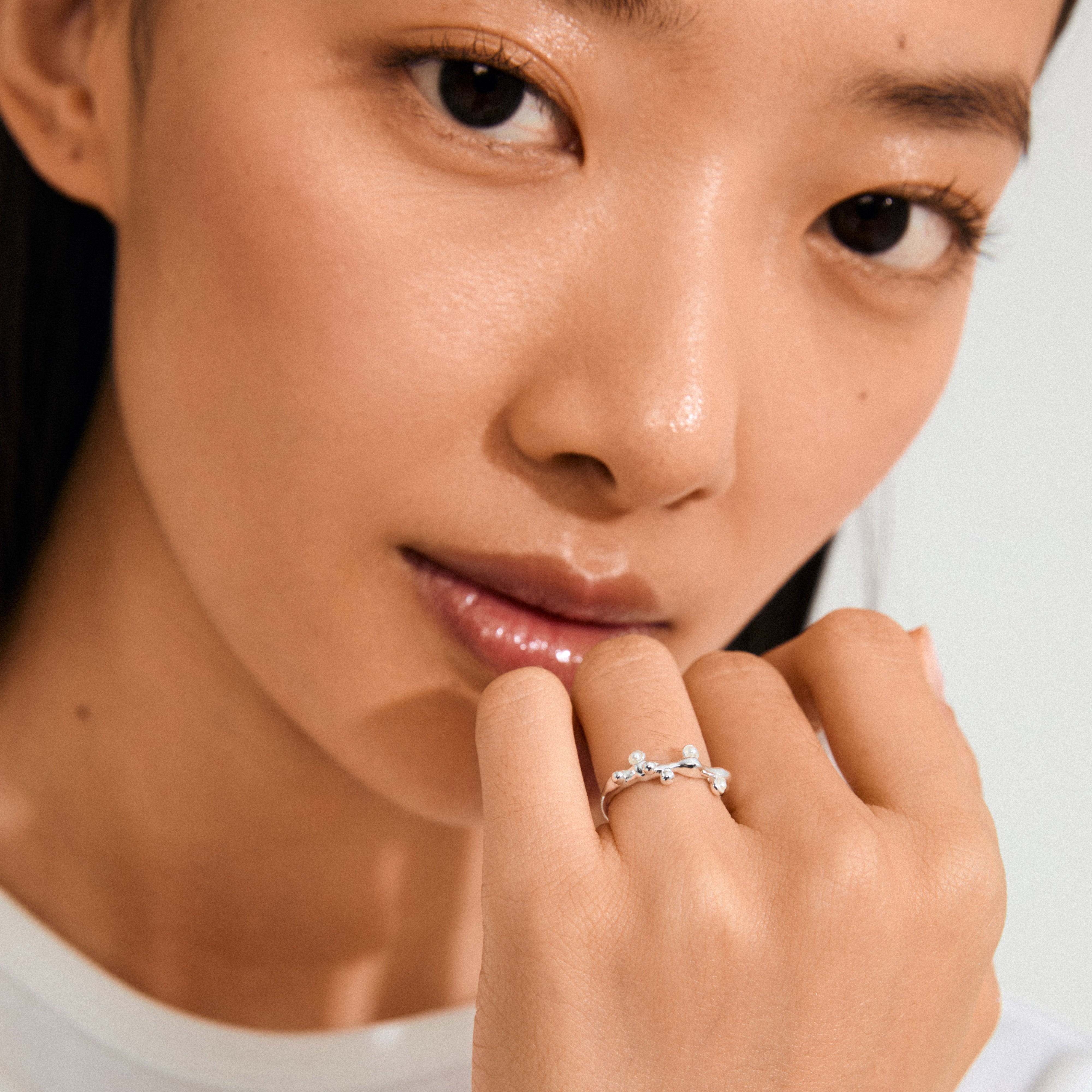 LULU magic stack ring, silver-plated, features organic design with mother-of-pearl-like beads resembling dewdrops, perfect for elegant or stacked wear. Crafted from recycled materials.