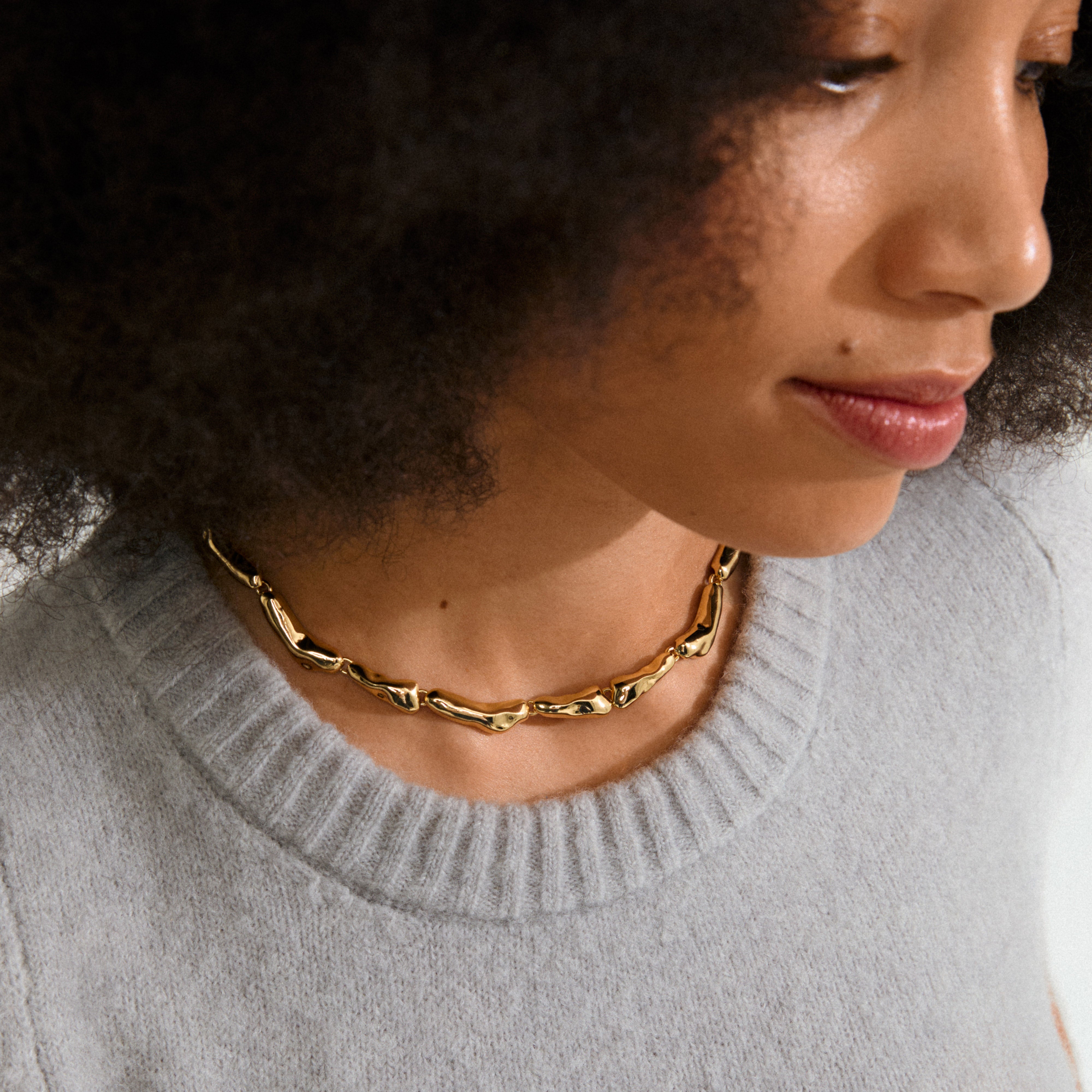HARRISON necklace gold-plated with puffy, irregular links, inspired by nature's forms. Features an extension chain, perfect for layering and personal style expression.