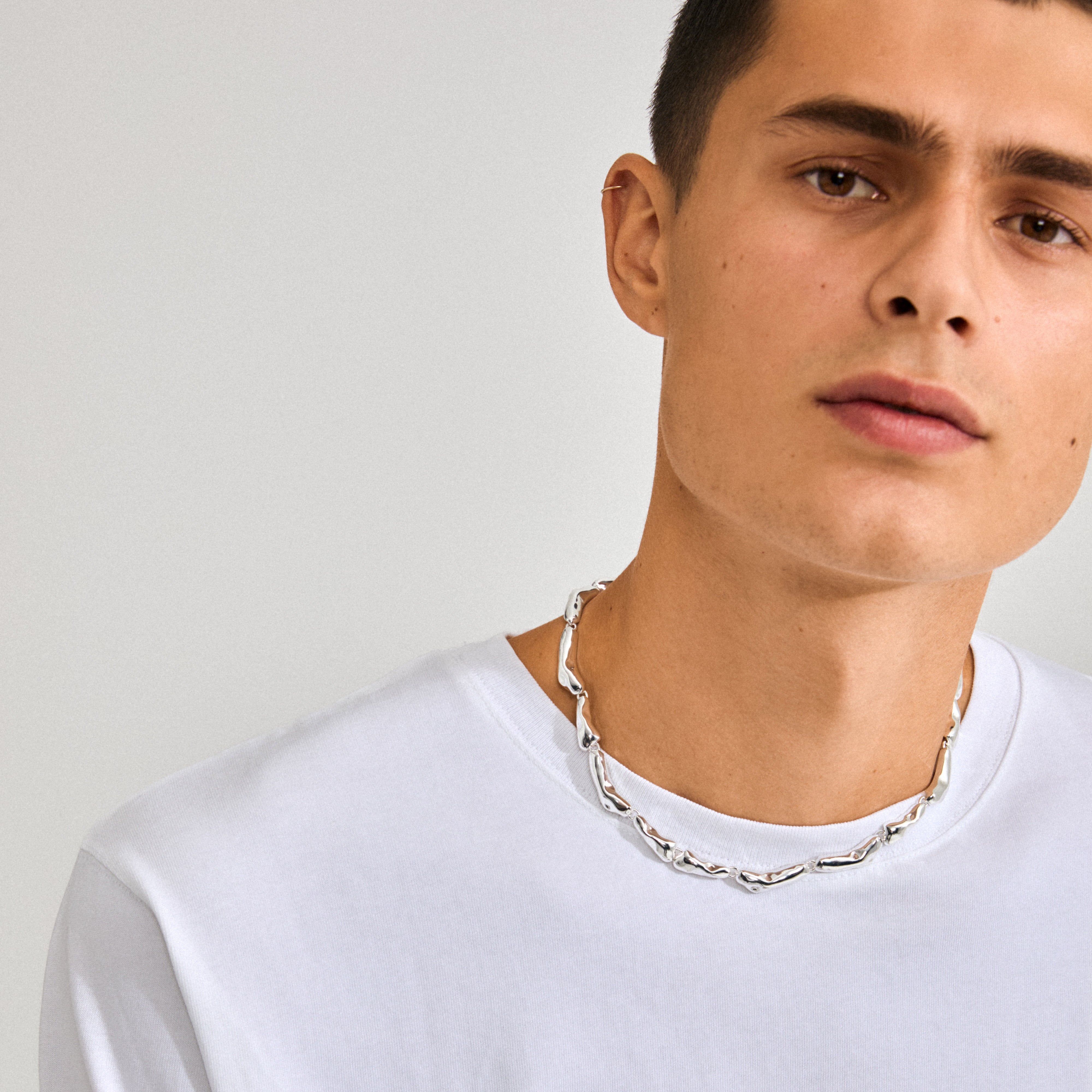 HARRISON necklace silver-plated with puffy, irregular links, inspired by nature's organic shapes, adds a bold, trendy touch to any outfit. Measures 38 cm with 12 cm extension.